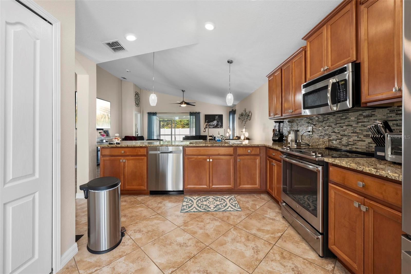 Image 20 of 49 For 10114 Ives Loop