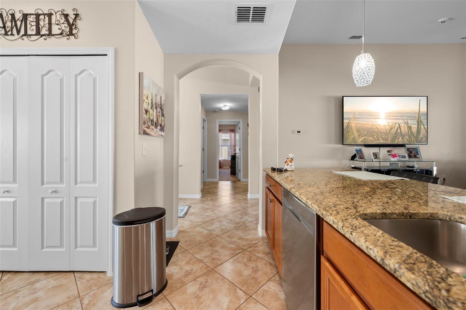 Image 22 of 49 For 10114 Ives Loop