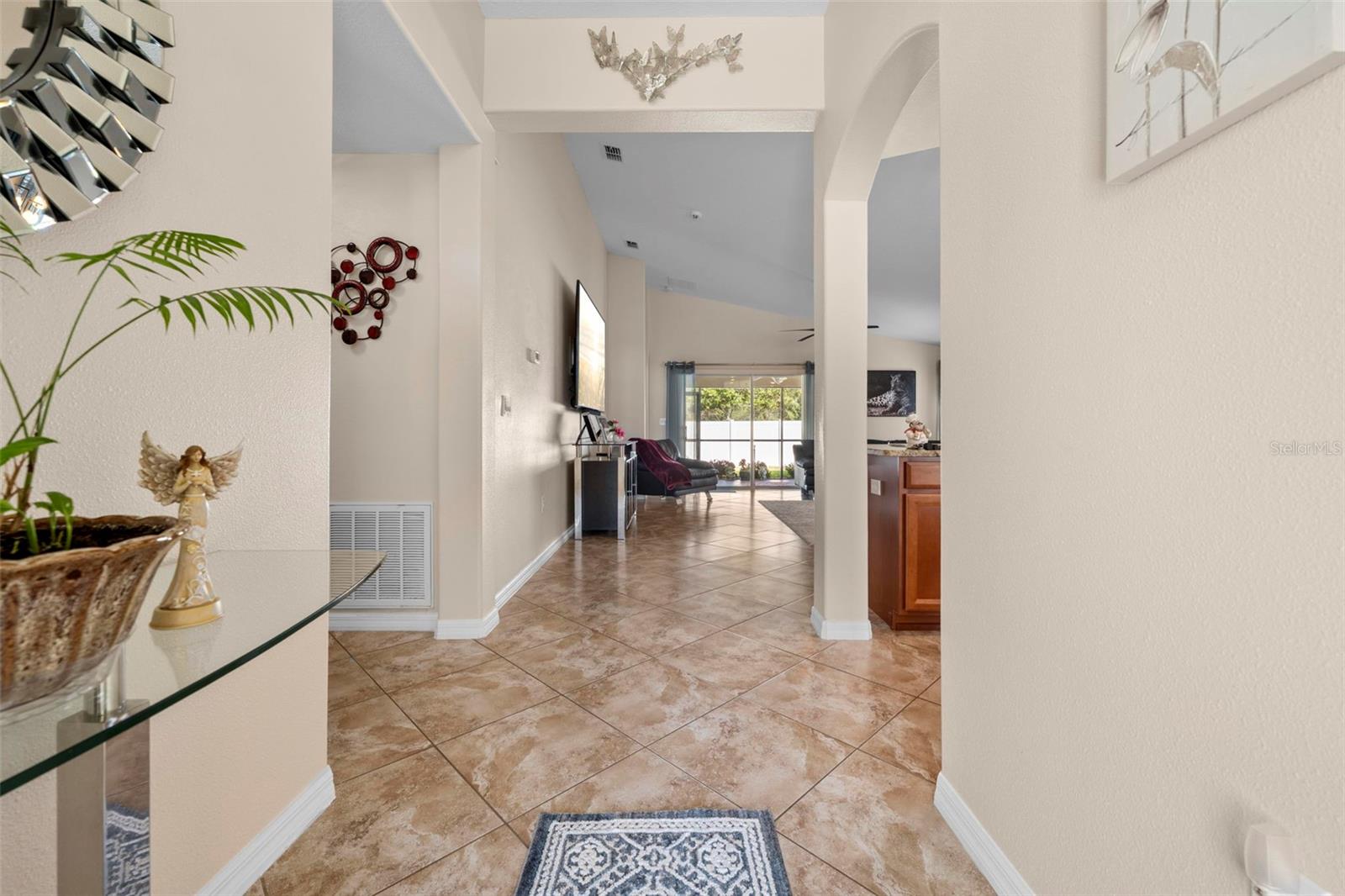 Image 8 of 49 For 10114 Ives Loop