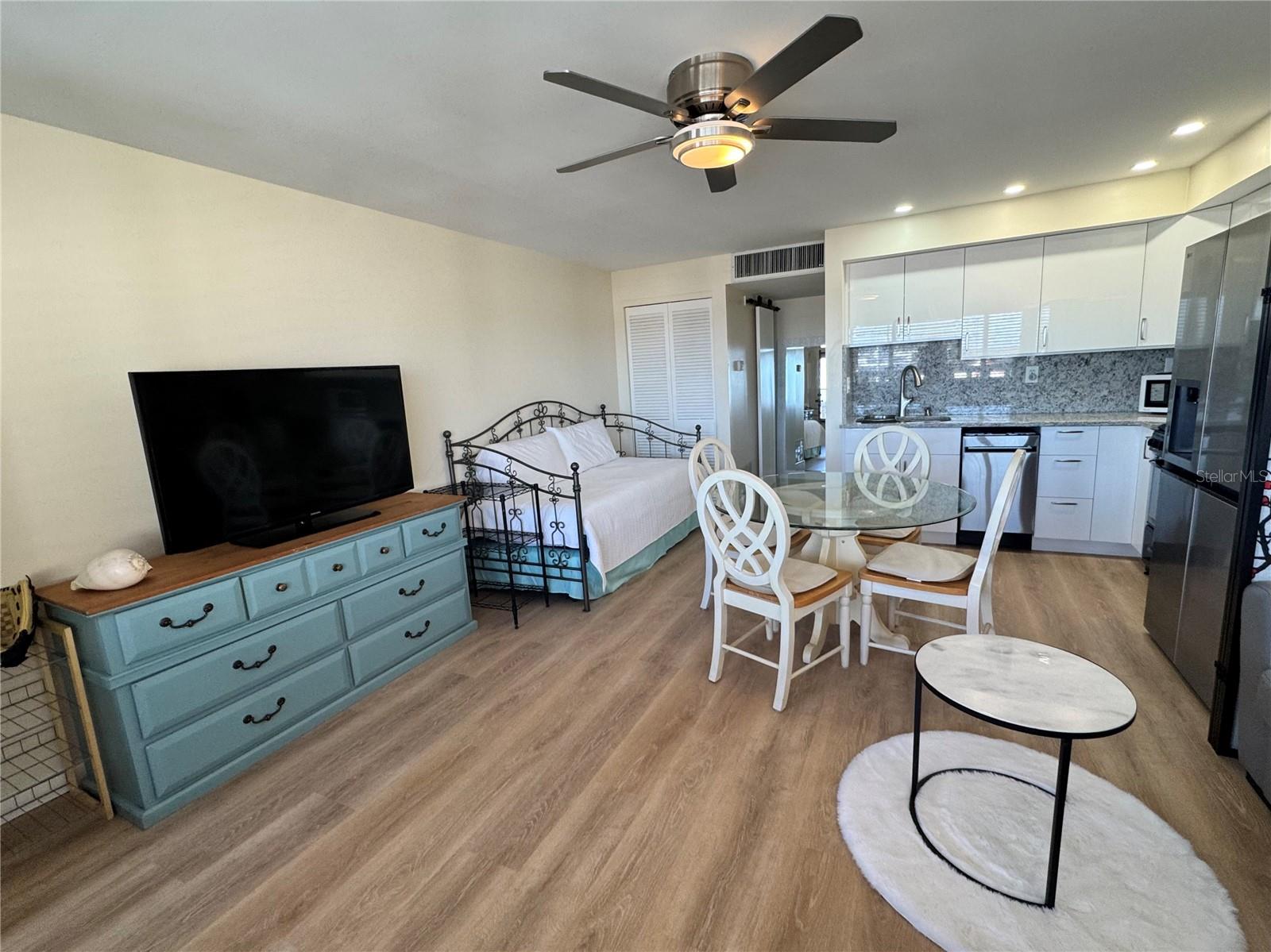 Image 7 of 16 For 8950 Park Boulevard 707