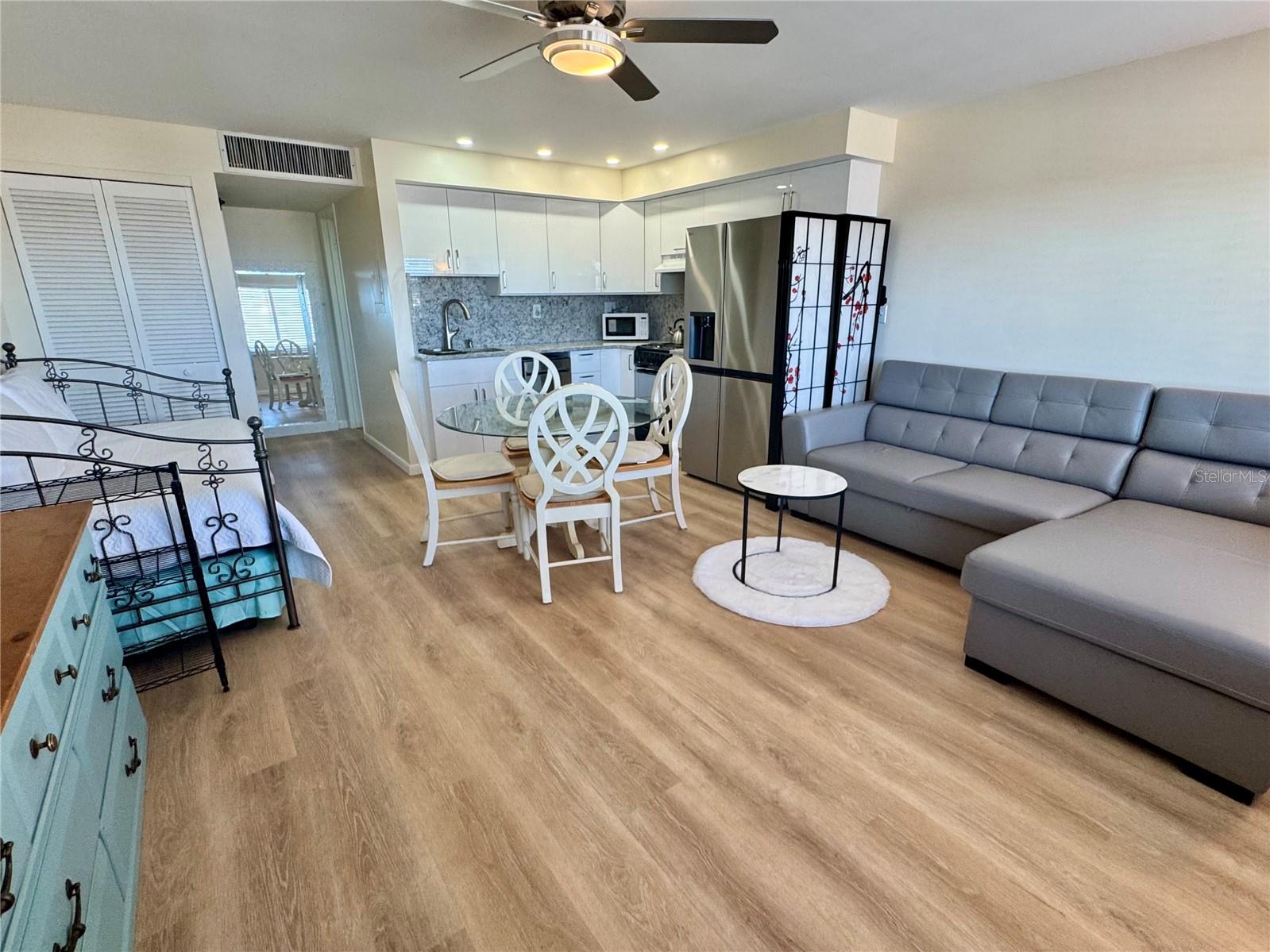 Image 9 of 16 For 8950 Park Boulevard 707