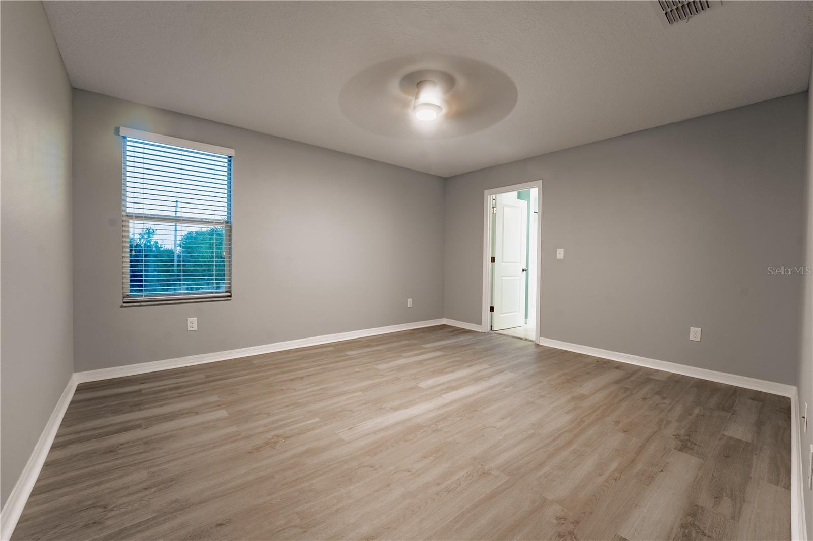 Image 27 of 59 For 253 Cascade Bend Drive