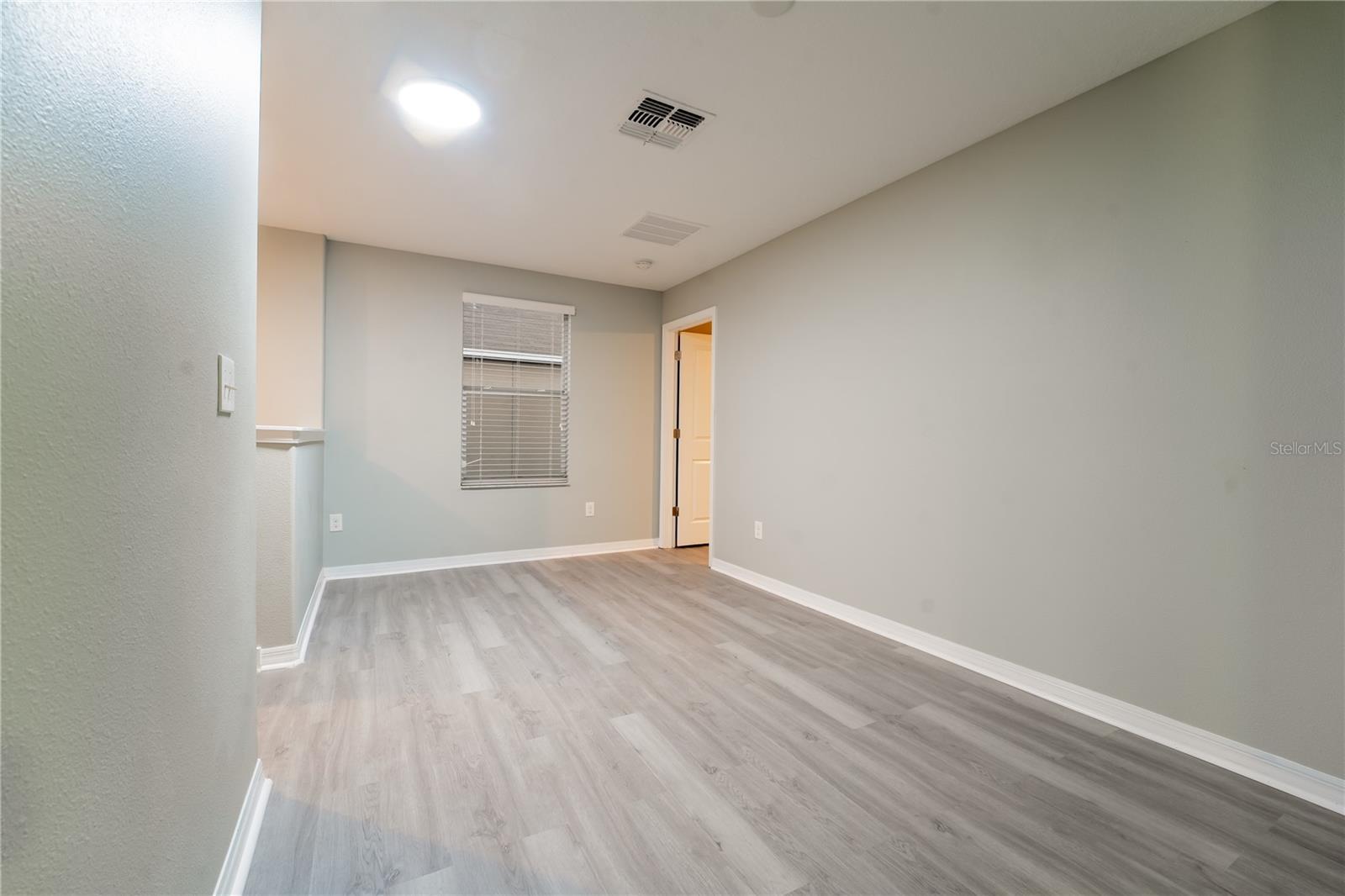 Image 28 of 59 For 253 Cascade Bend Drive