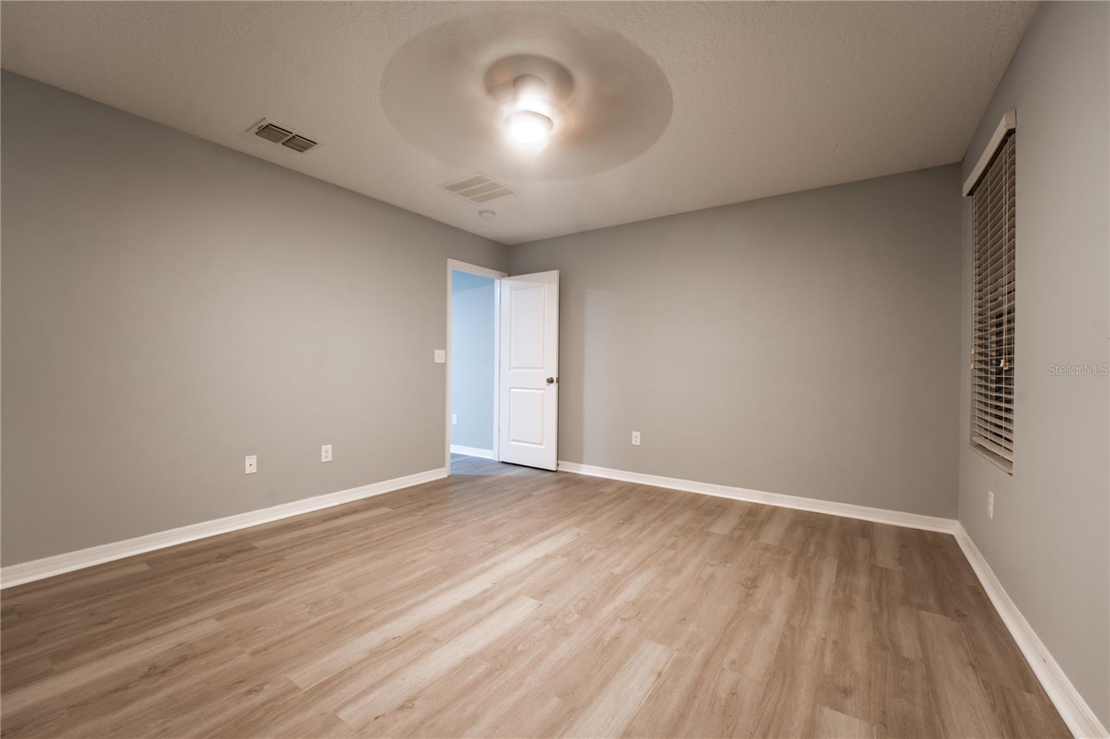 Image 43 of 59 For 253 Cascade Bend Drive