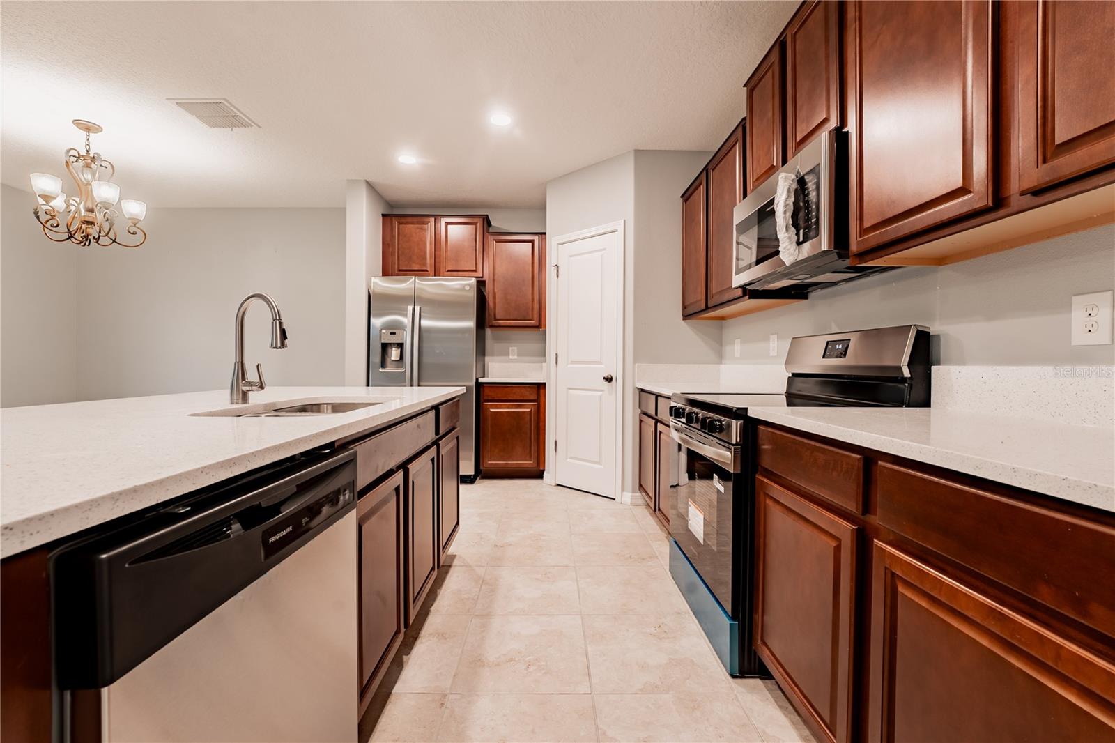 Image 9 of 59 For 253 Cascade Bend Drive