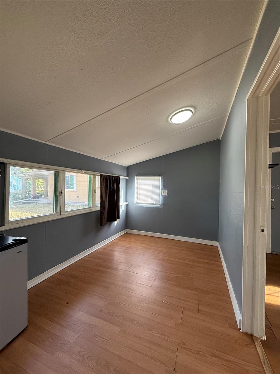 Image 8 of 13 For 6212 Missouri Avenue