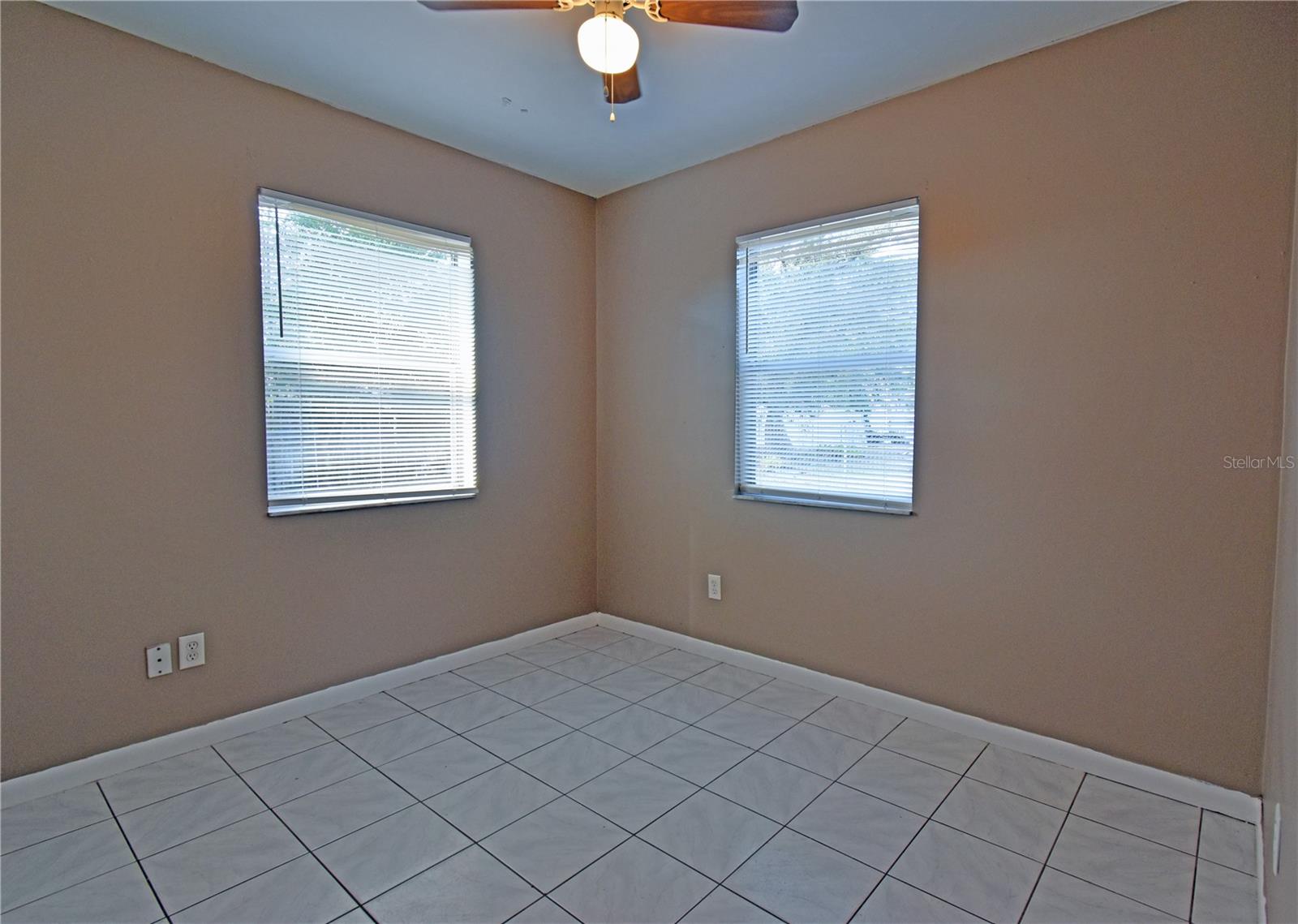 Image 15 of 17 For 421 Briarwood Lane