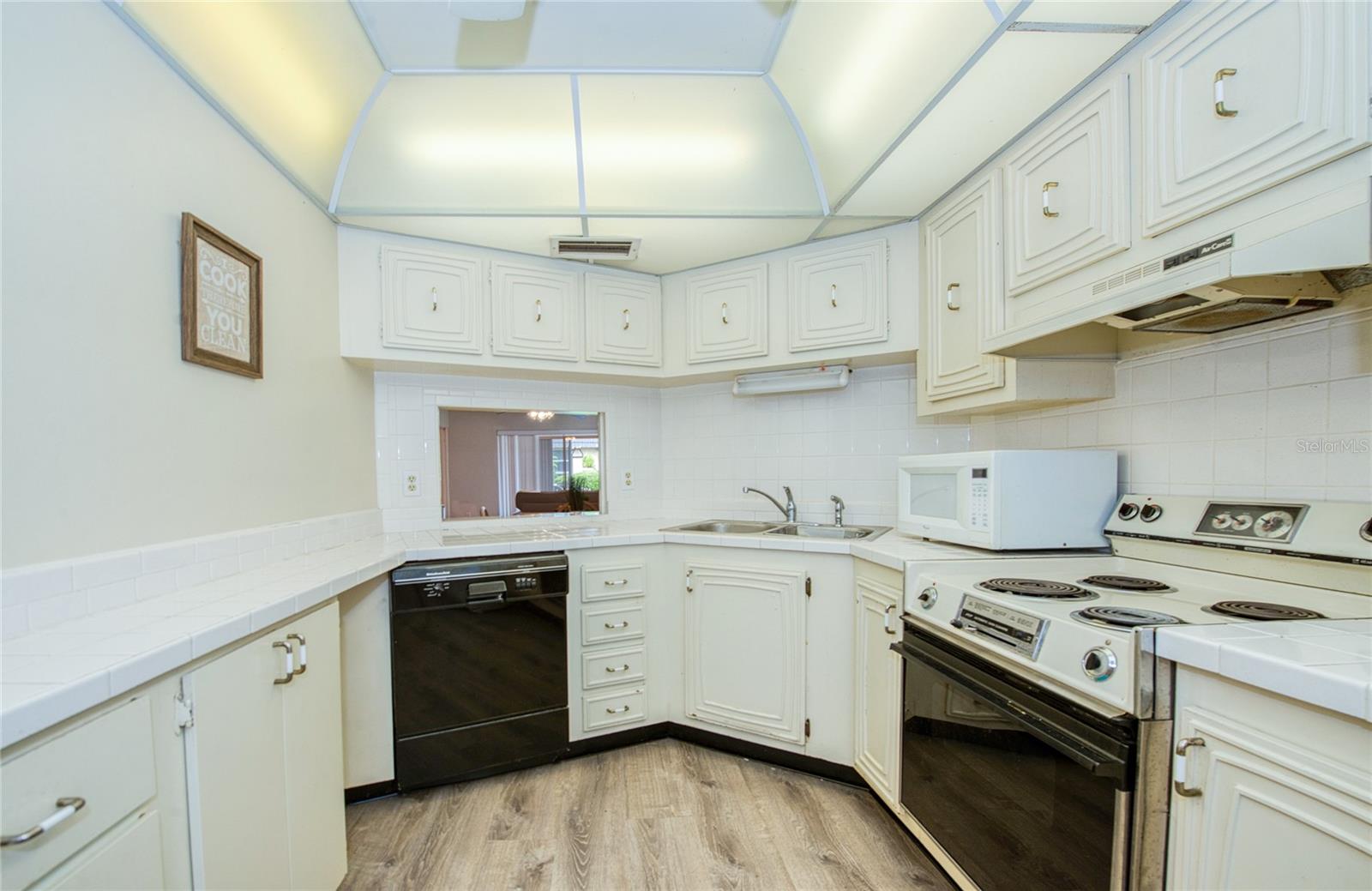 Image 6 of 13 For 2206 Cordova Green