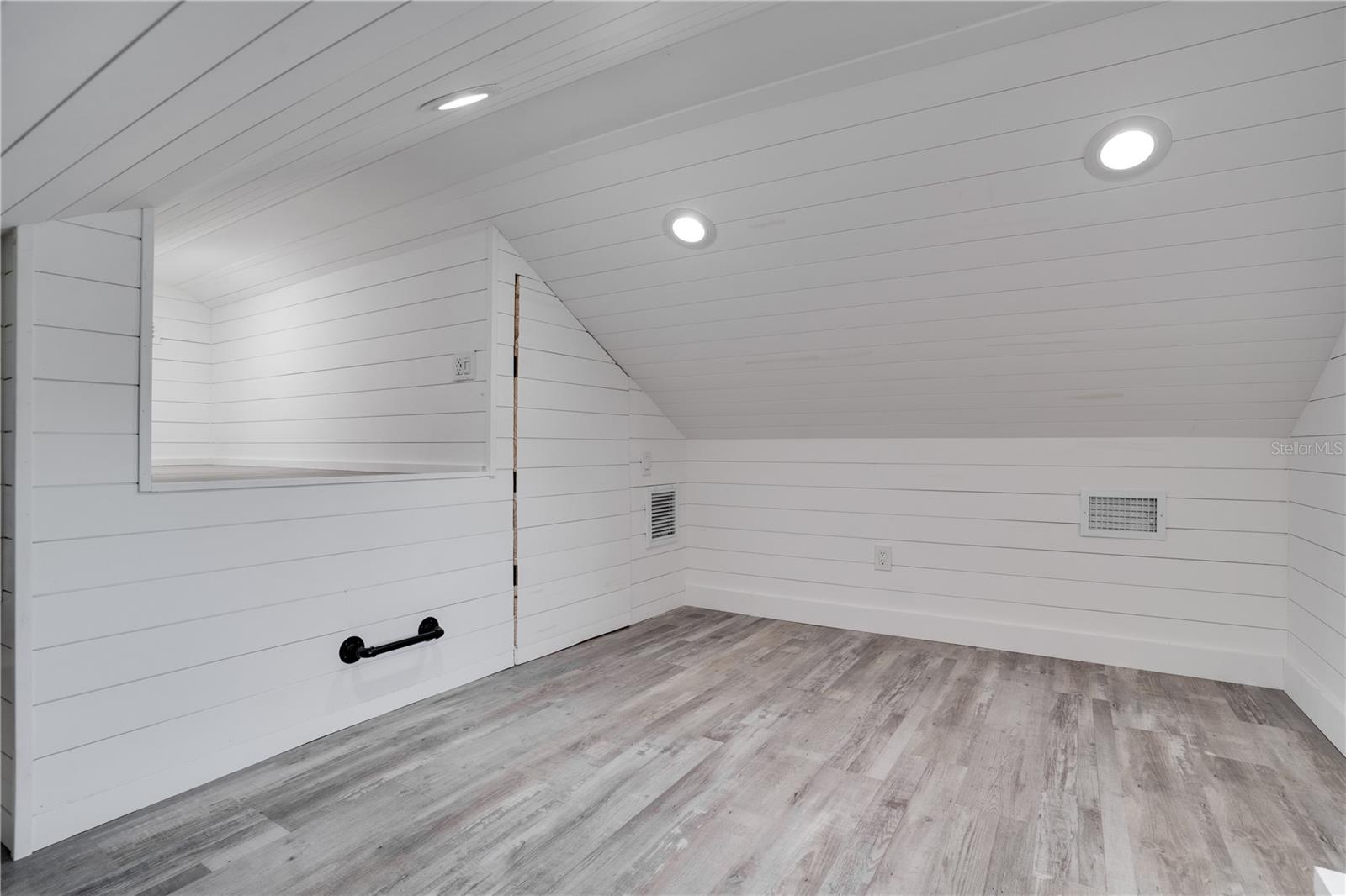 Image 37 of 52 For 126 90th Avenue