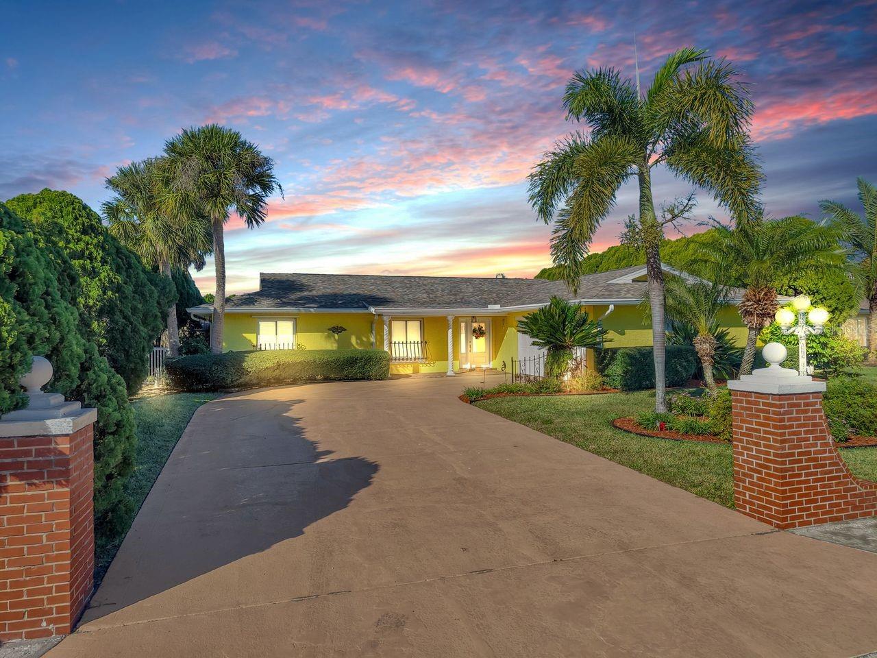 Image 20 of 77 For 6508 Solitaire Palm Way