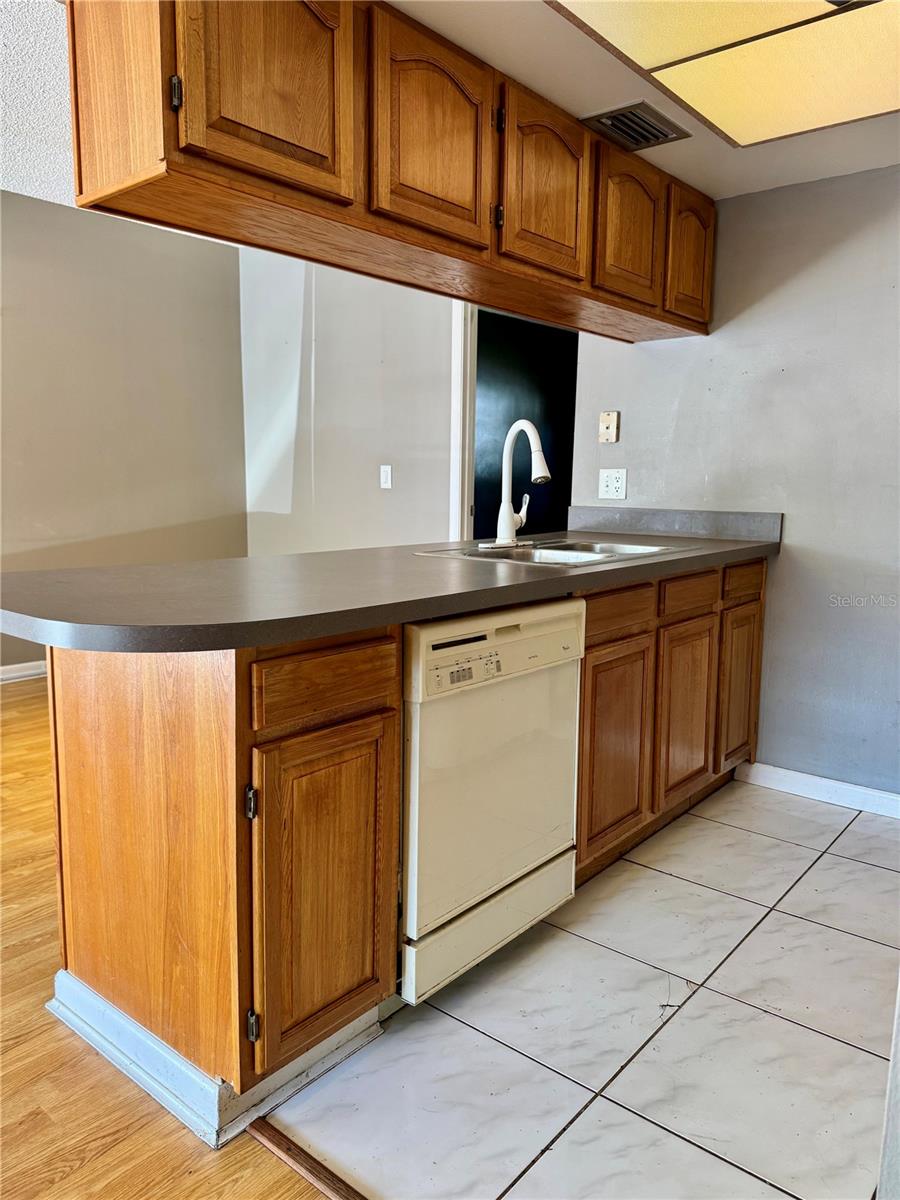 Image 10 of 21 For 4506 Oak Drive  S42