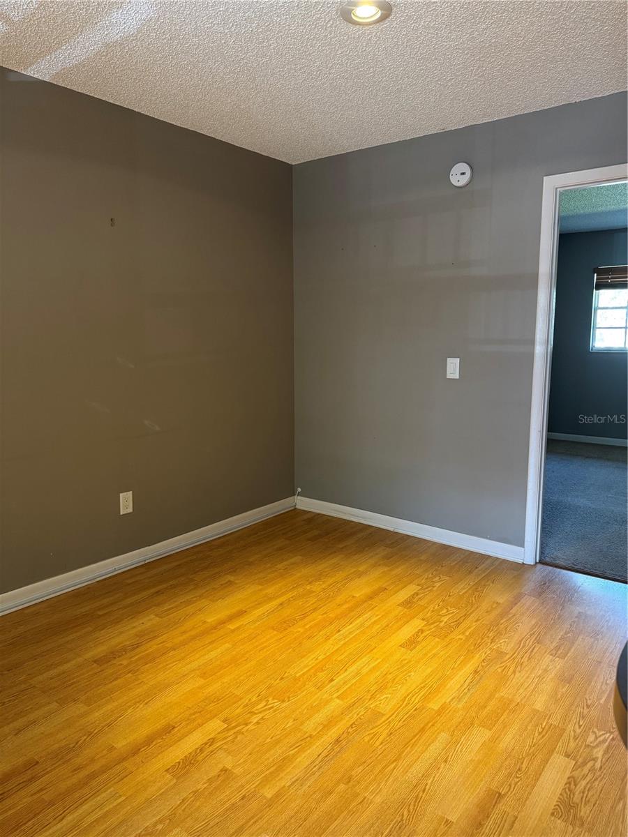 Image 4 of 21 For 4506 Oak Drive  S42