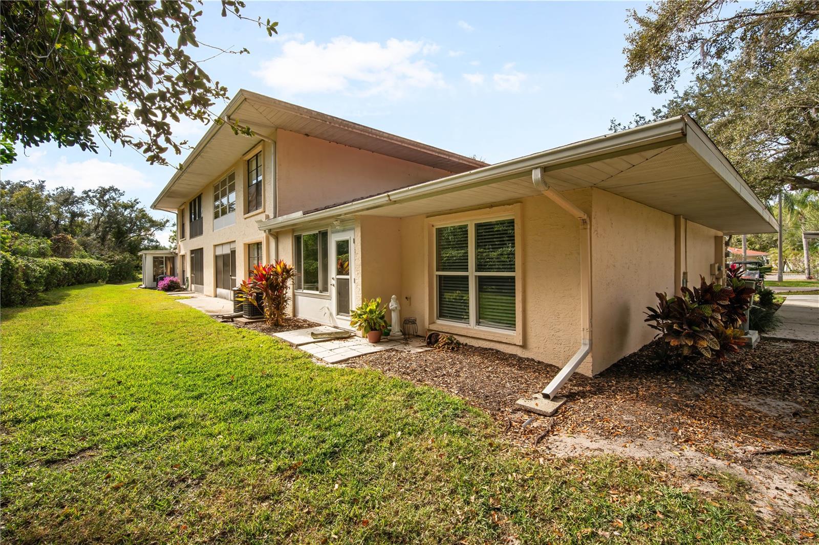 Image 19 of 27 For 314 Knottwood Court 314