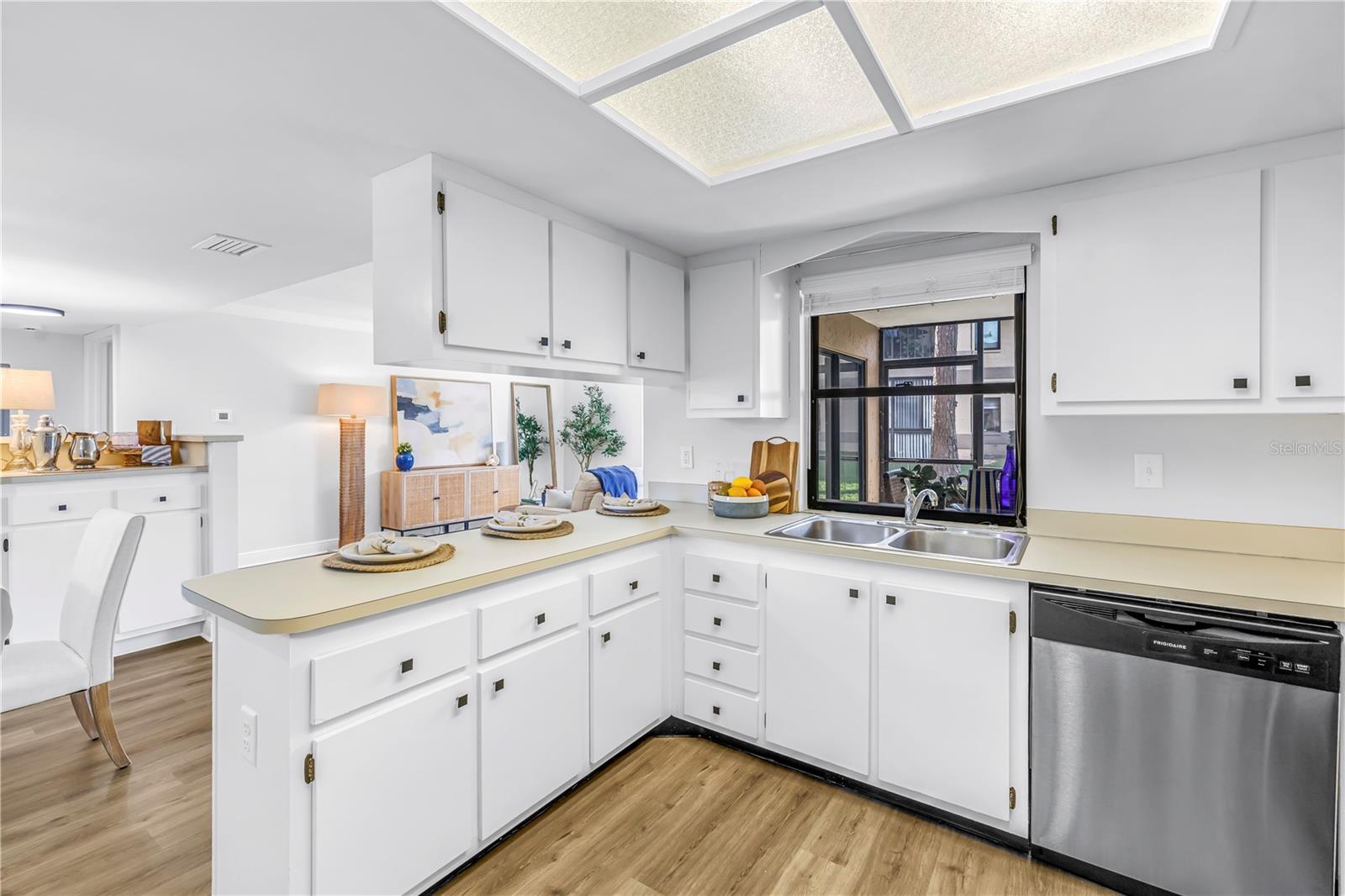 Image 25 of 37 For 2681 Sabal Springs Circle 101