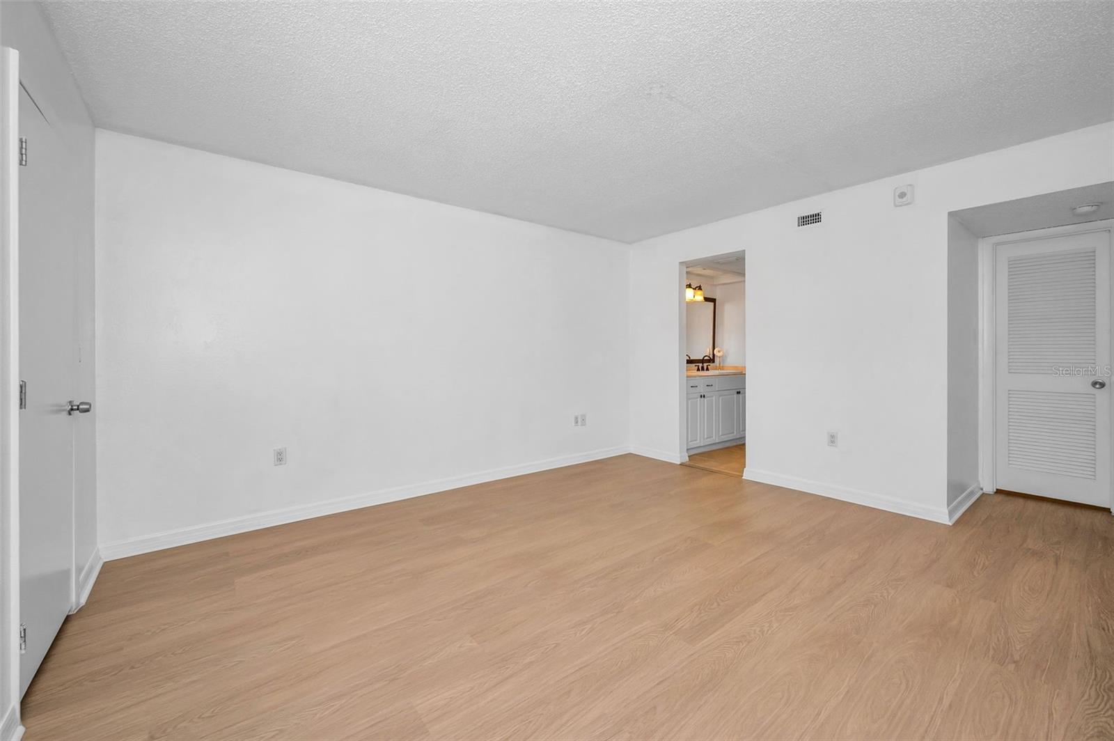 Image 26 of 86 For 107 Mary Drive 107