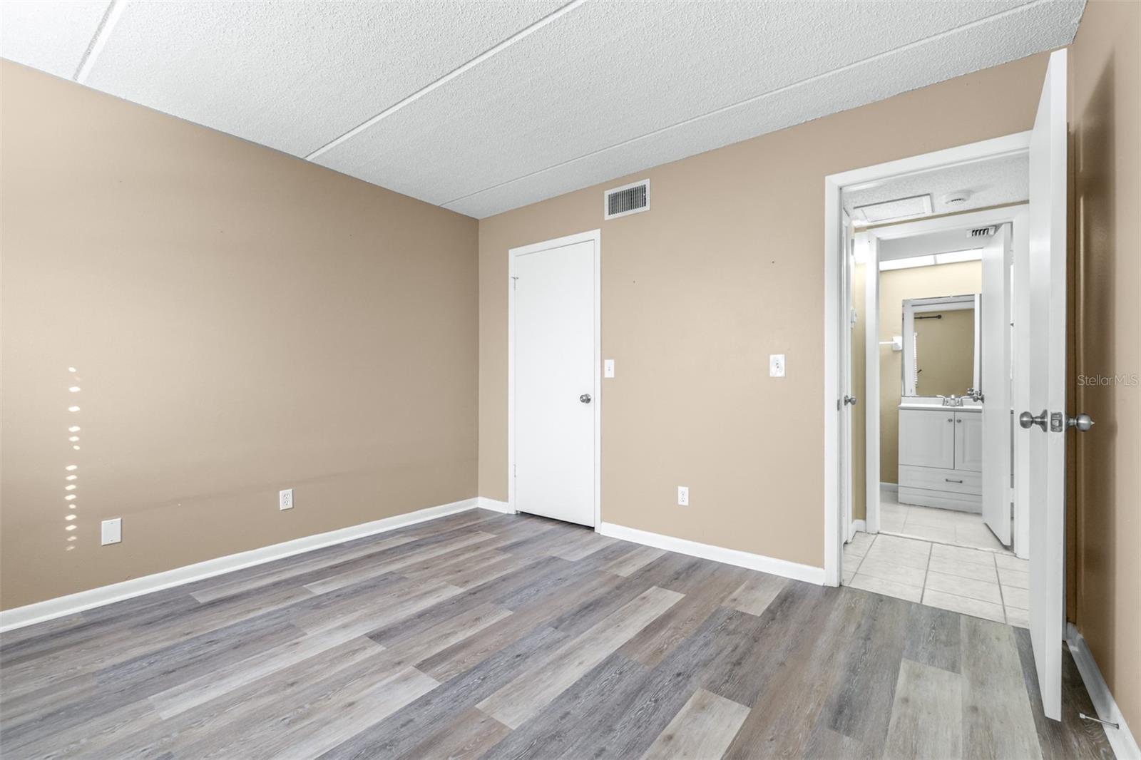 Image 35 of 60 For 1000 Tarpon Woods Boulevard 503