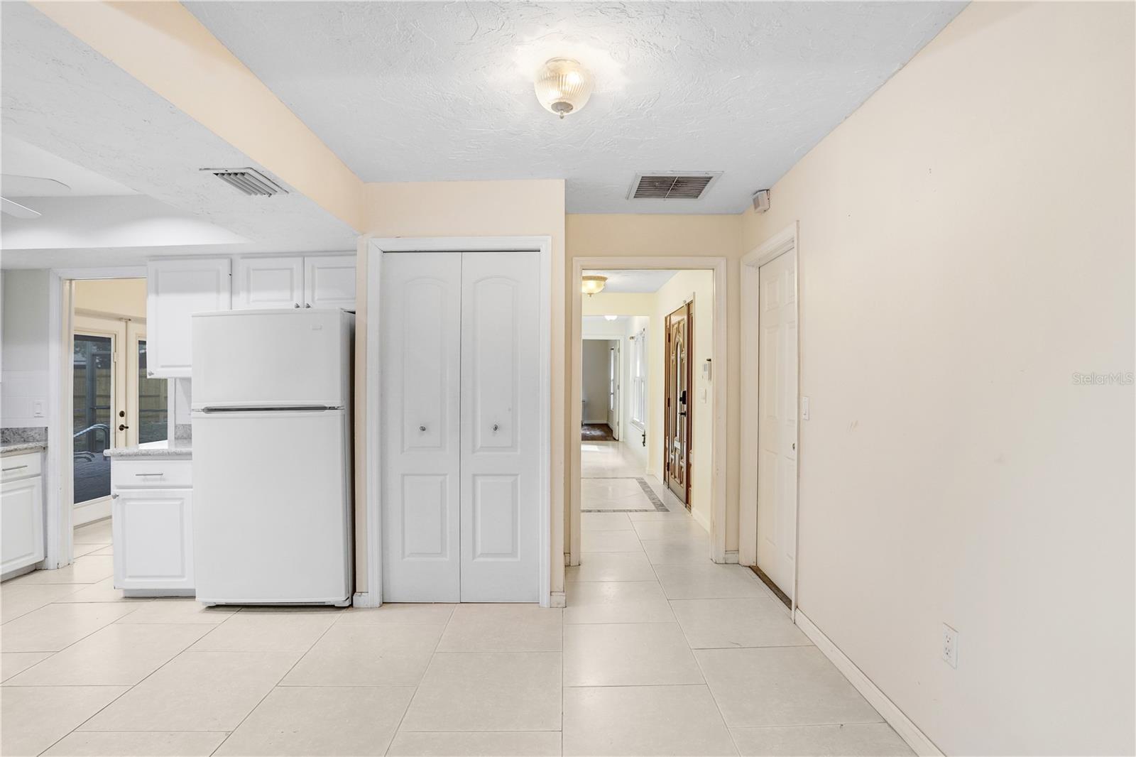 Image 18 of 46 For 813 Exmoor Street