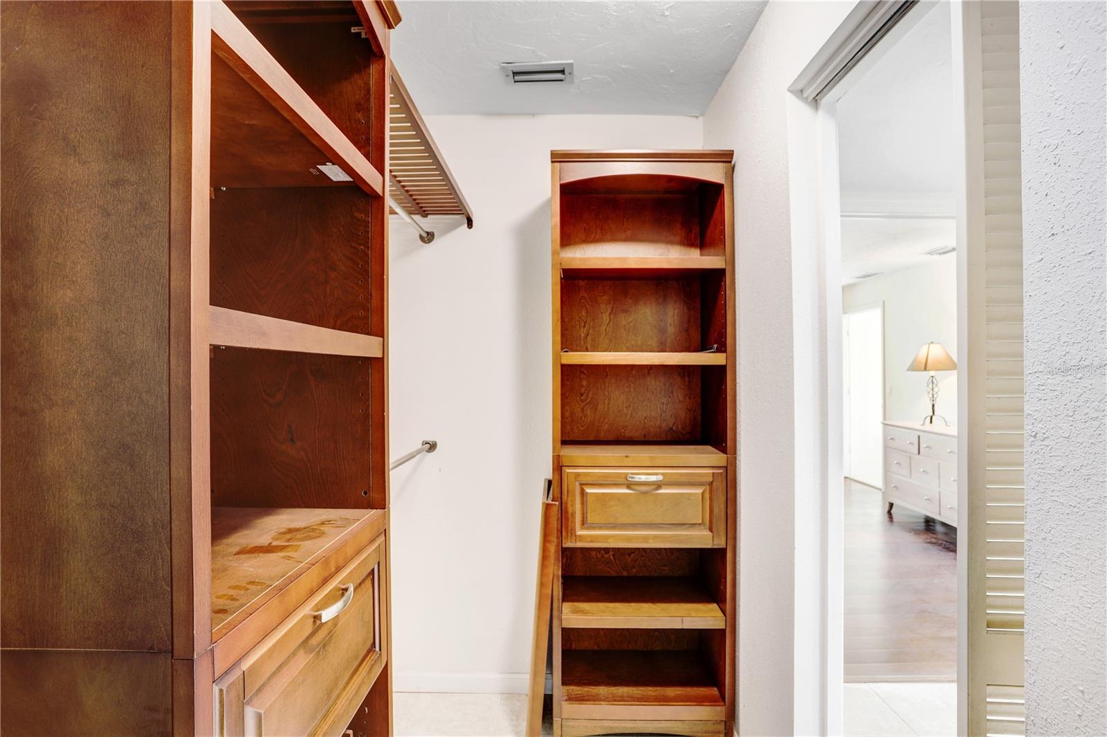 Image 24 of 46 For 813 Exmoor Street