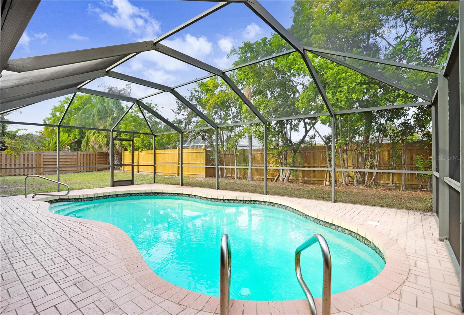 Image 34 of 46 For 813 Exmoor Street