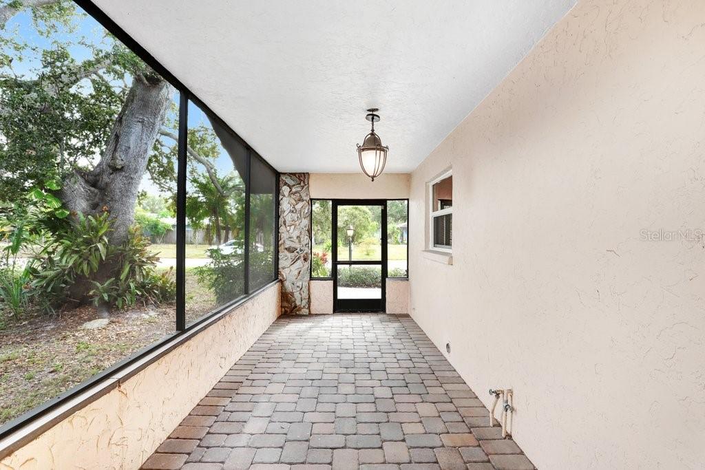 Image 5 of 46 For 813 Exmoor Street