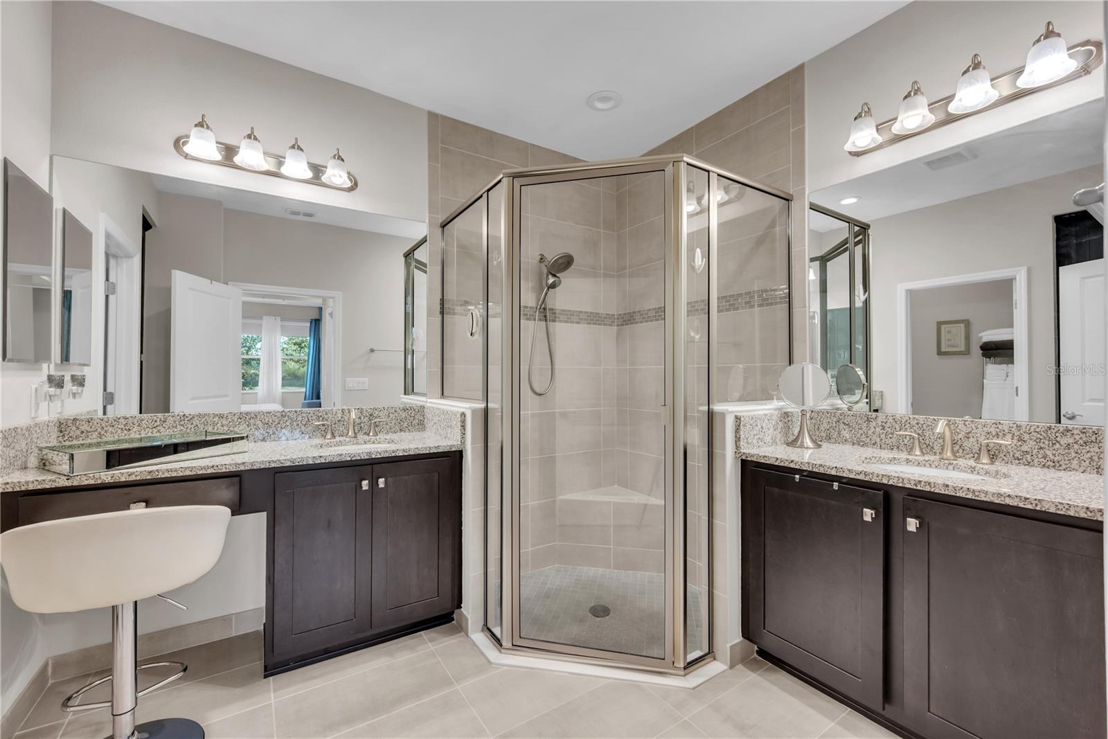 Image 18 of 47 For 4905 Avila Lakes Drive