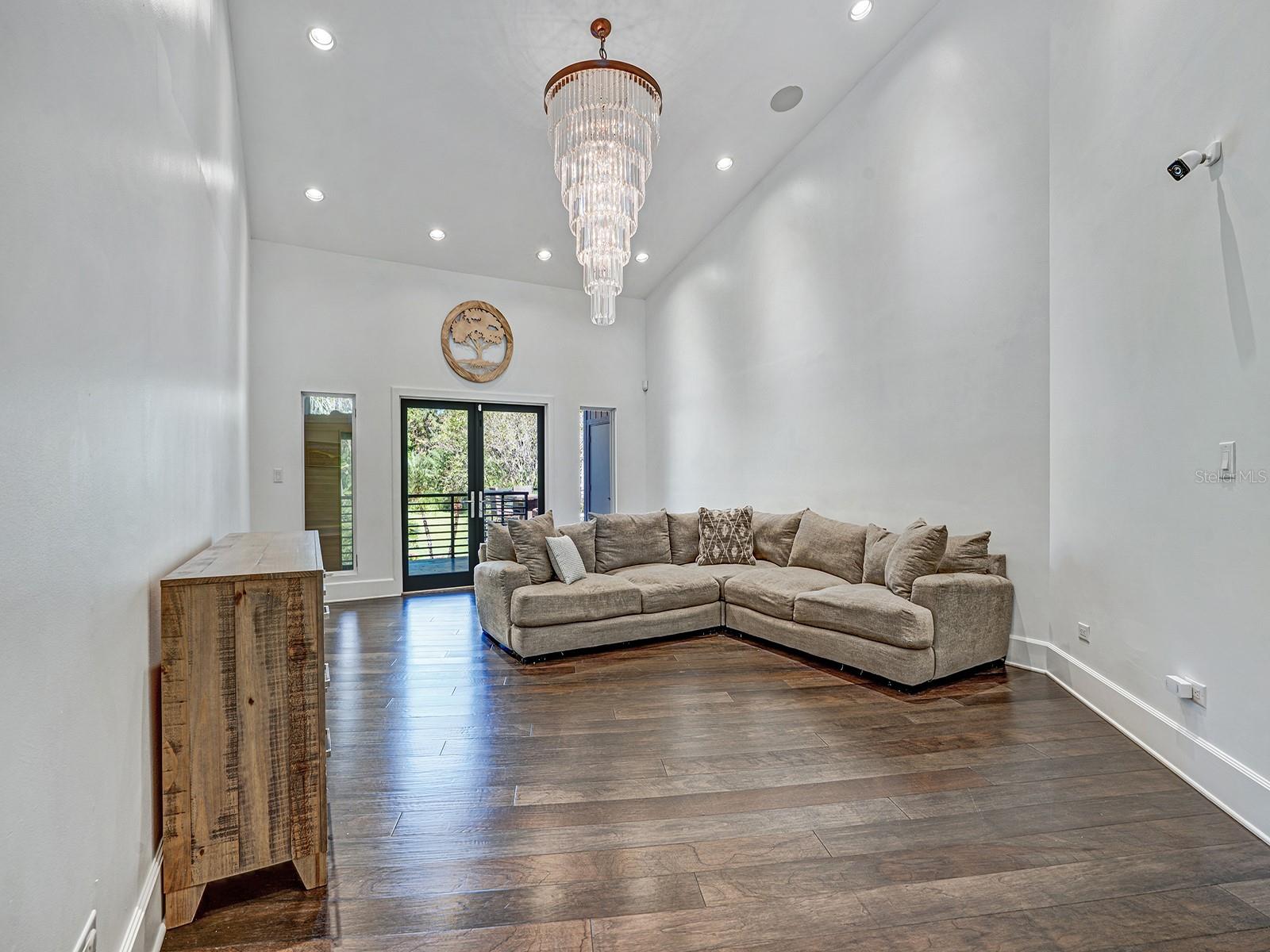 Image 15 of 78 For 1609 Hampton Court