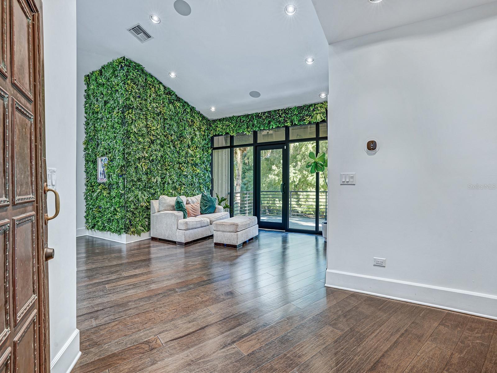 Image 20 of 78 For 1609 Hampton Court