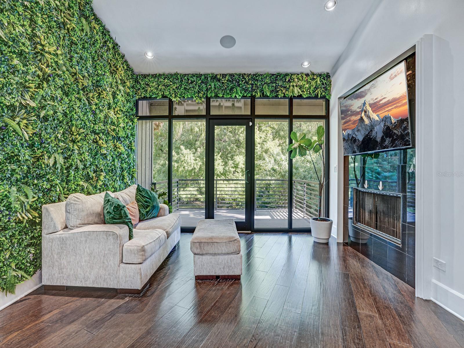 Image 21 of 78 For 1609 Hampton Court