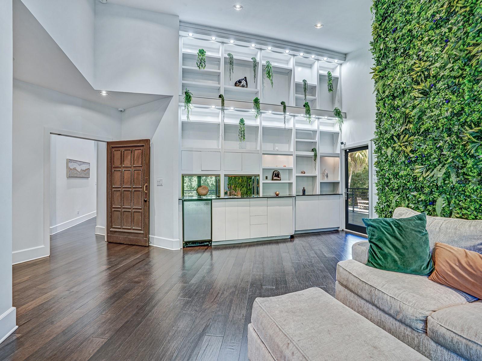 Image 22 of 78 For 1609 Hampton Court