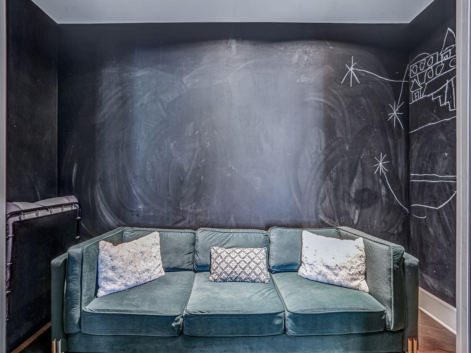 Image 25 of 78 For 1609 Hampton Court