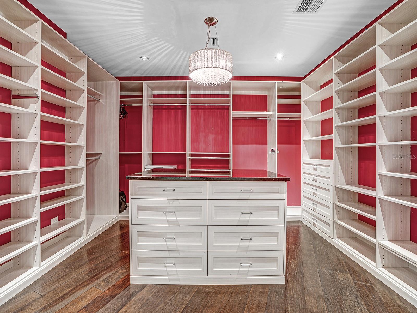 Image 29 of 78 For 1609 Hampton Court