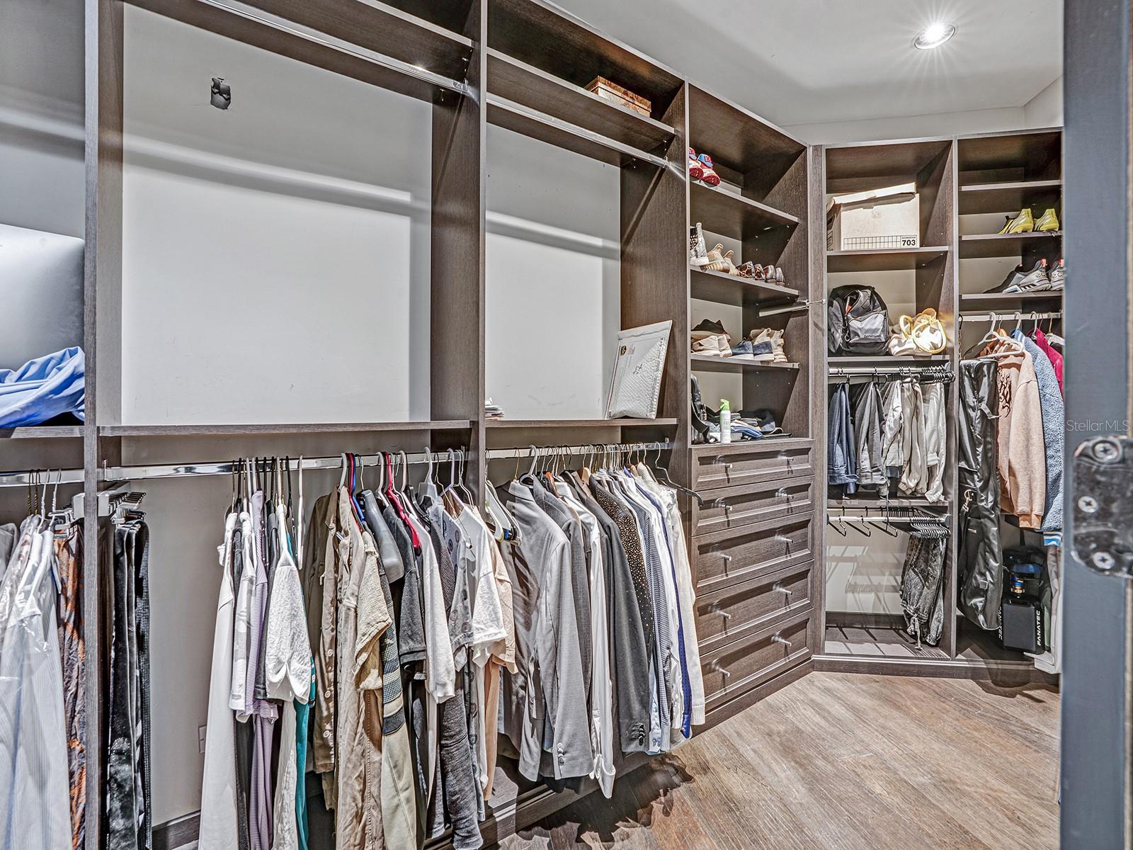 Image 30 of 78 For 1609 Hampton Court