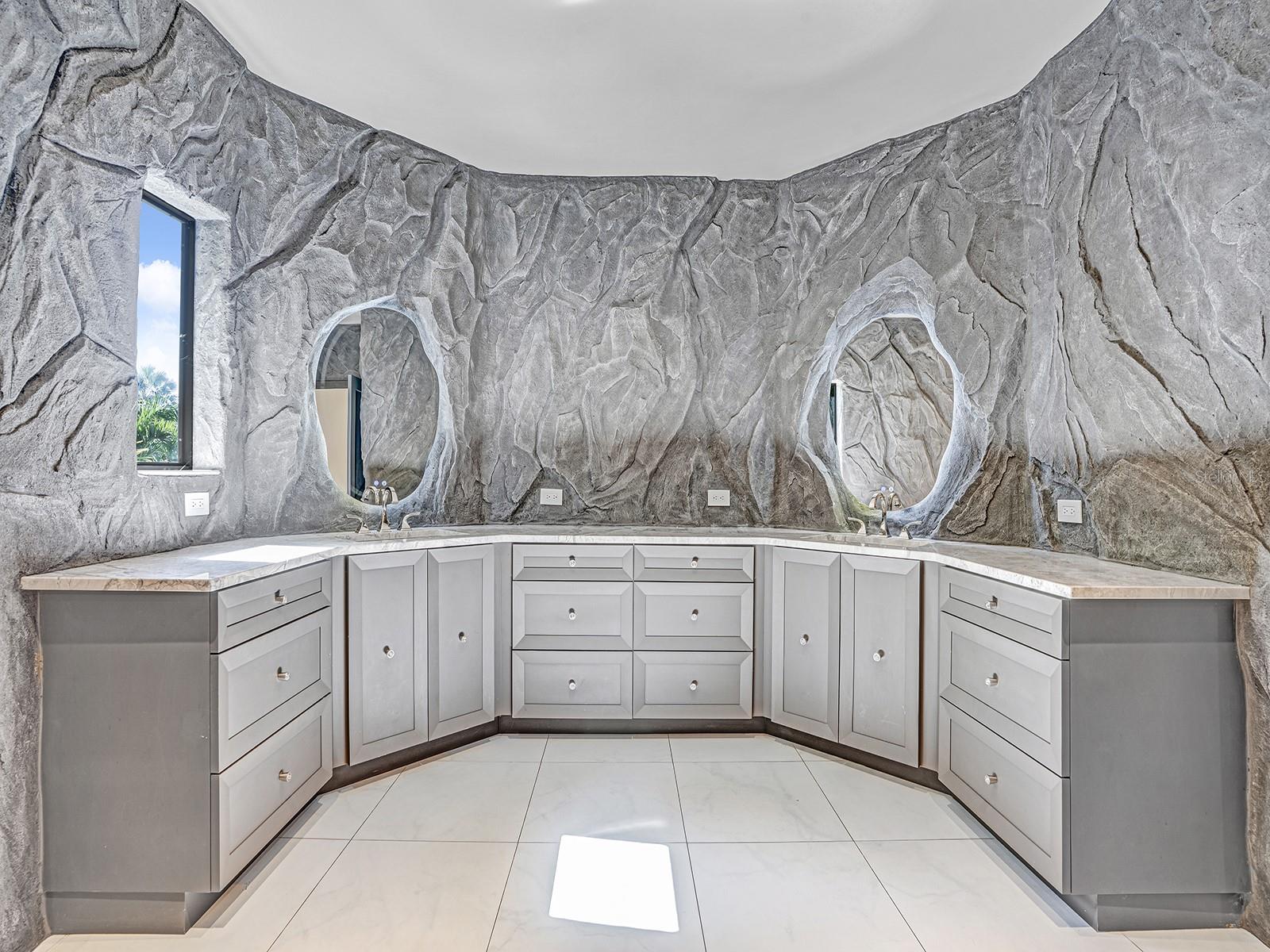 Image 32 of 78 For 1609 Hampton Court