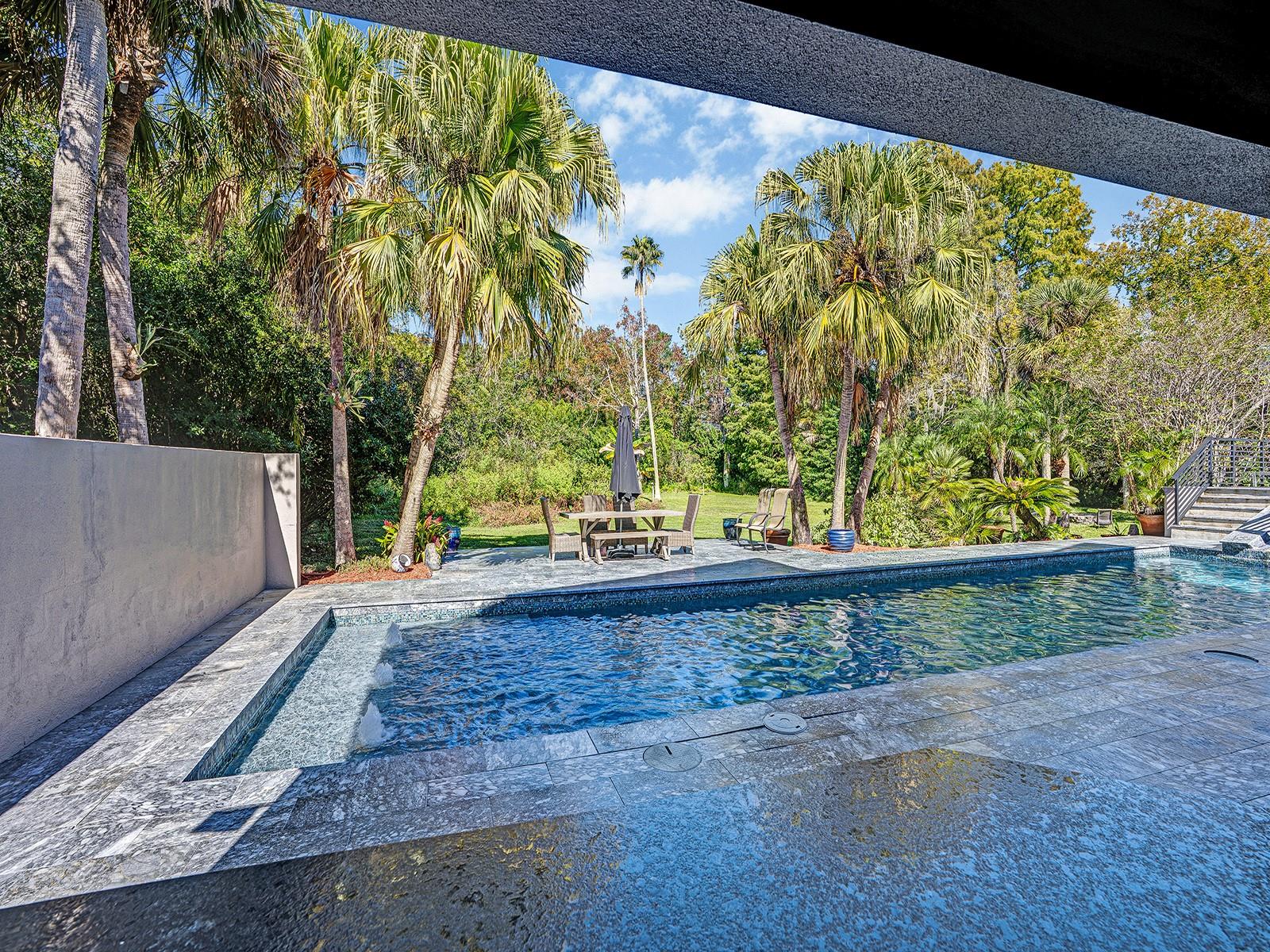 Image 42 of 78 For 1609 Hampton Court