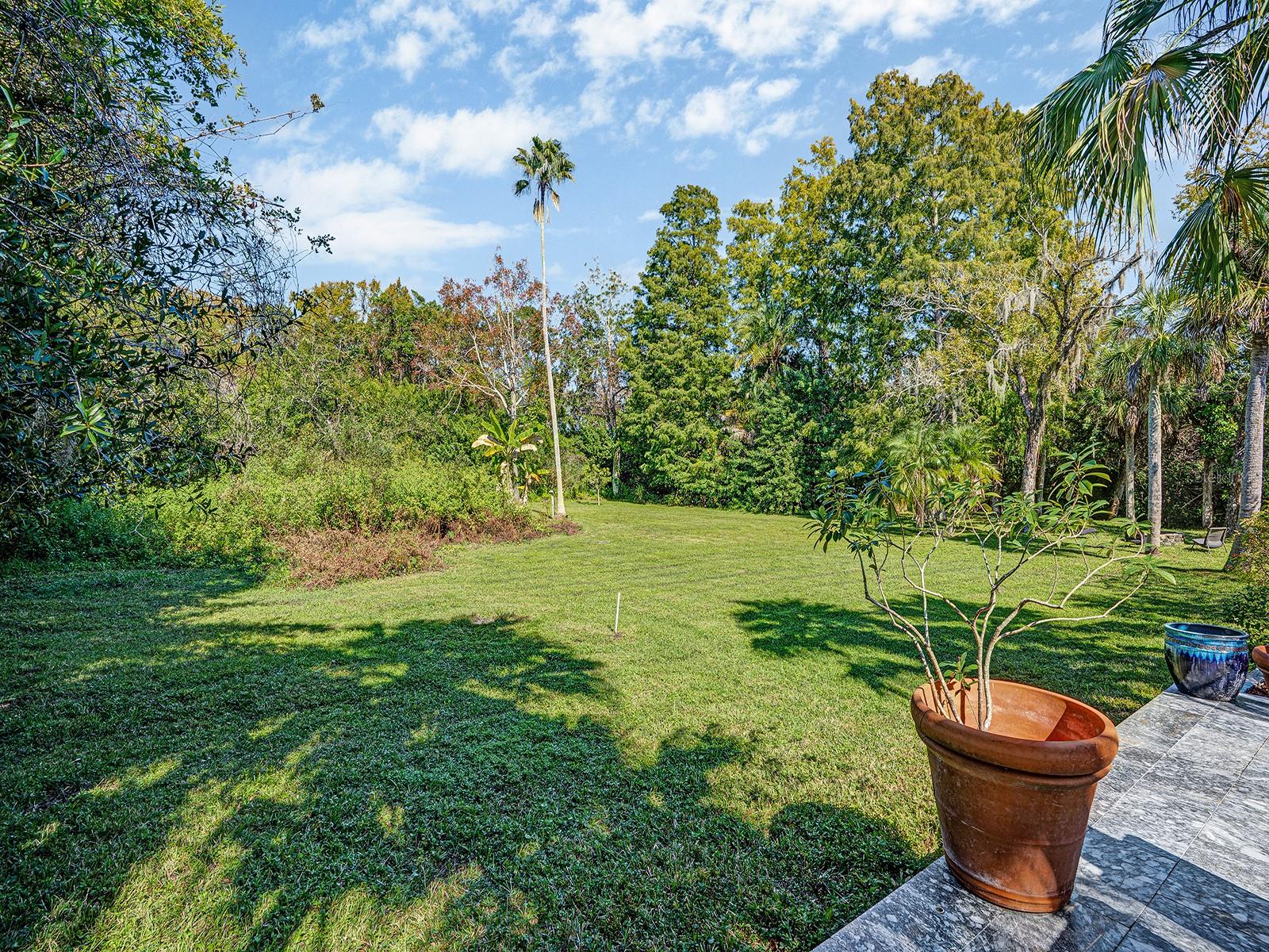 Image 50 of 78 For 1609 Hampton Court