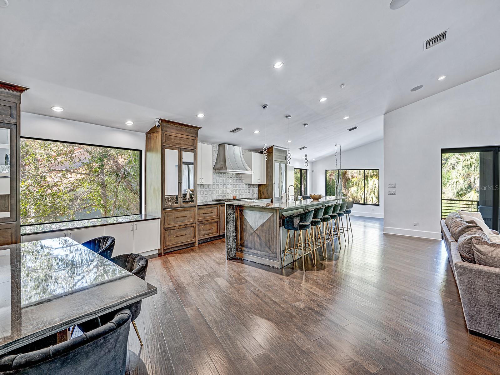 Image 56 of 78 For 1609 Hampton Court