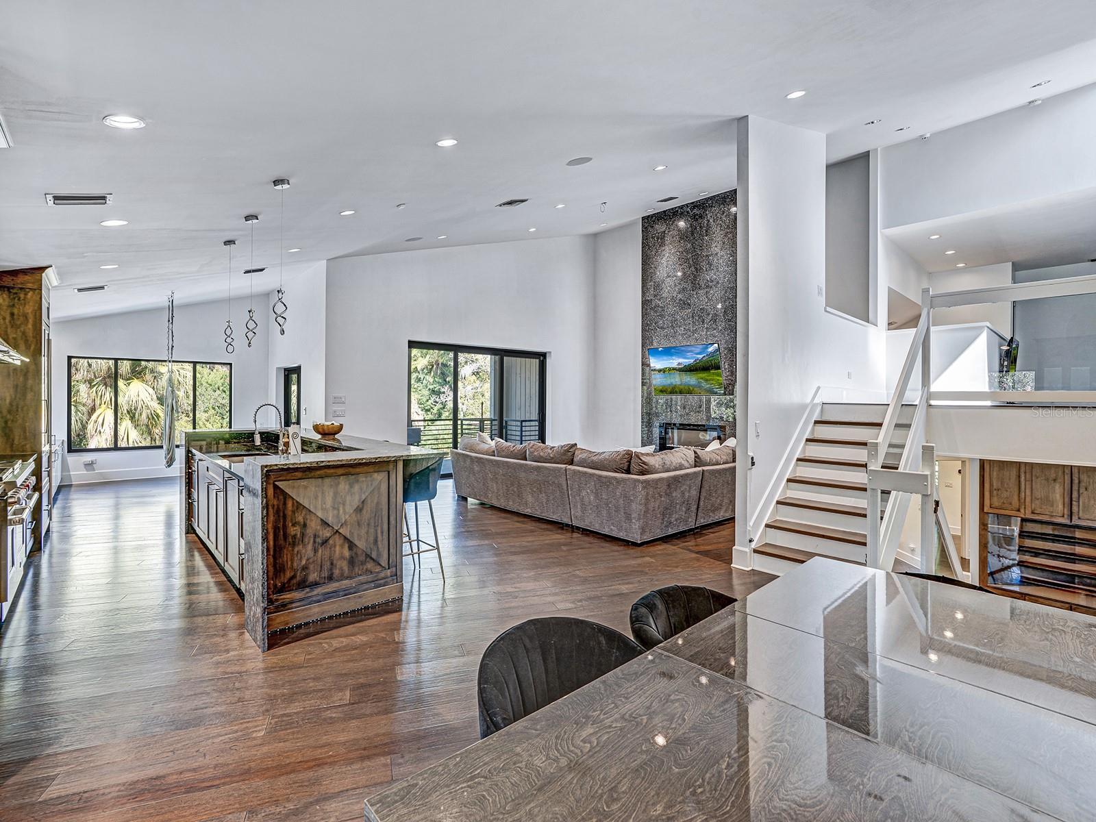 Image 57 of 78 For 1609 Hampton Court