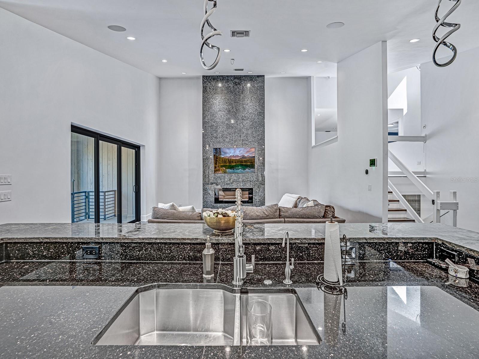 Image 64 of 78 For 1609 Hampton Court