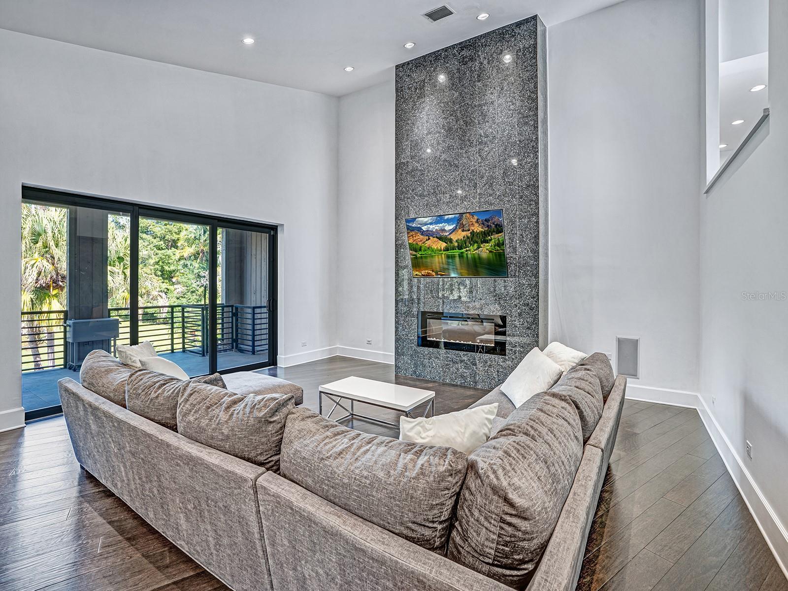 Image 65 of 78 For 1609 Hampton Court