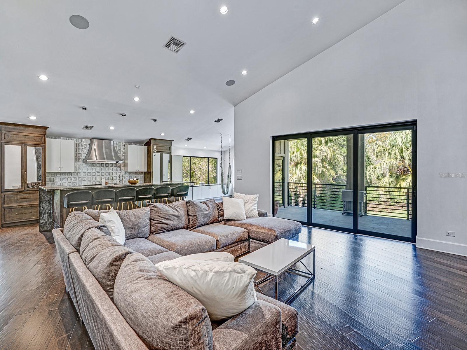 Image 66 of 78 For 1609 Hampton Court