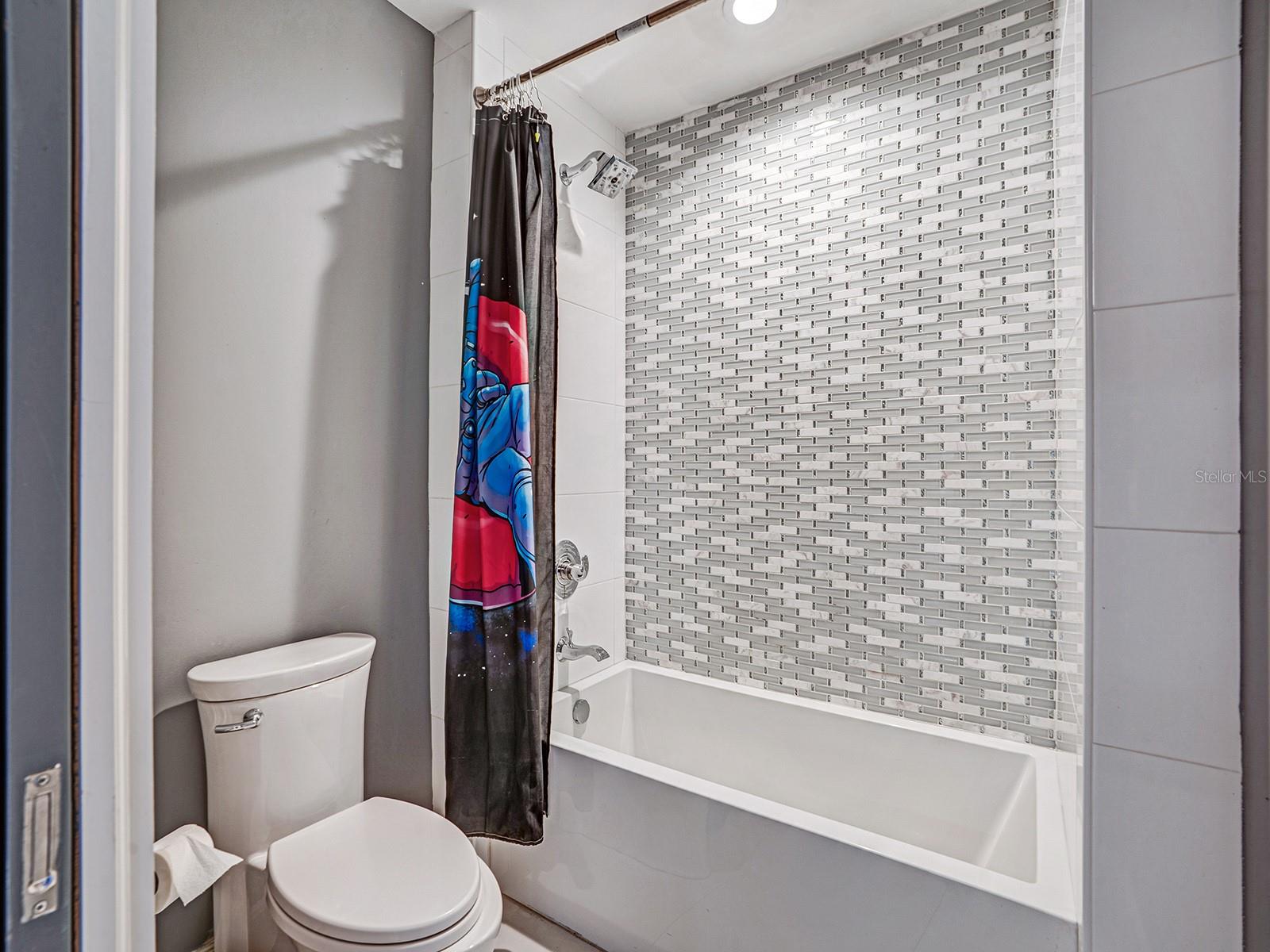 Image 74 of 78 For 1609 Hampton Court