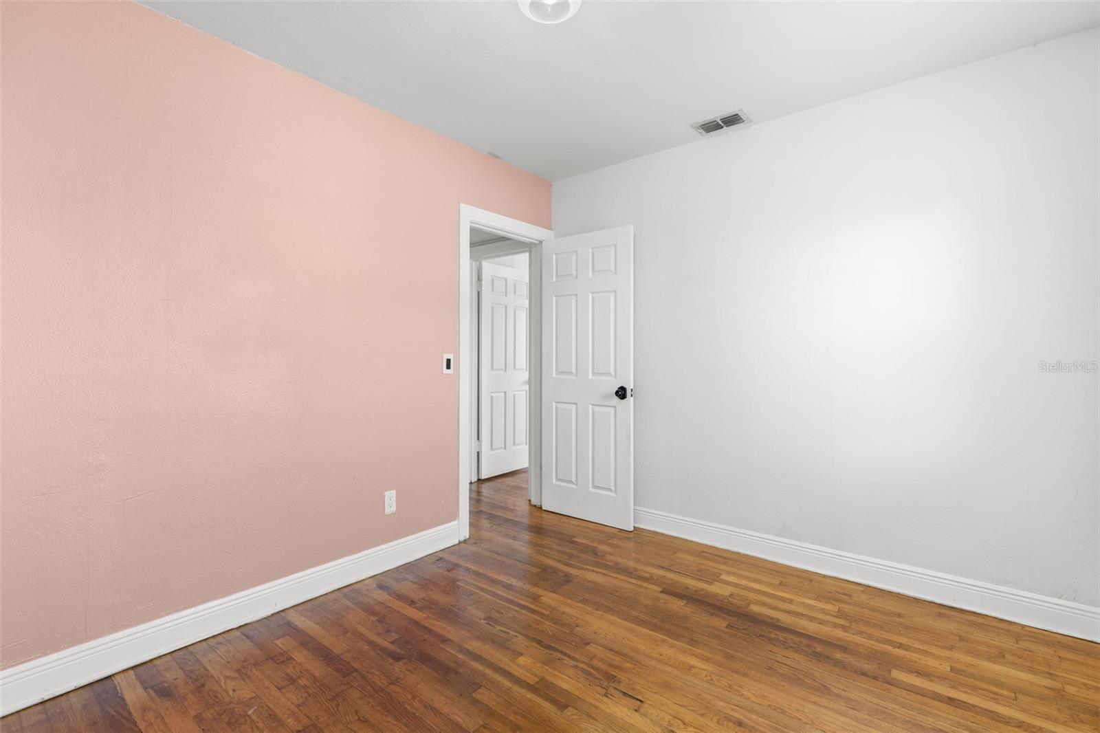 Image 13 of 23 For 1112 Peninsular Street