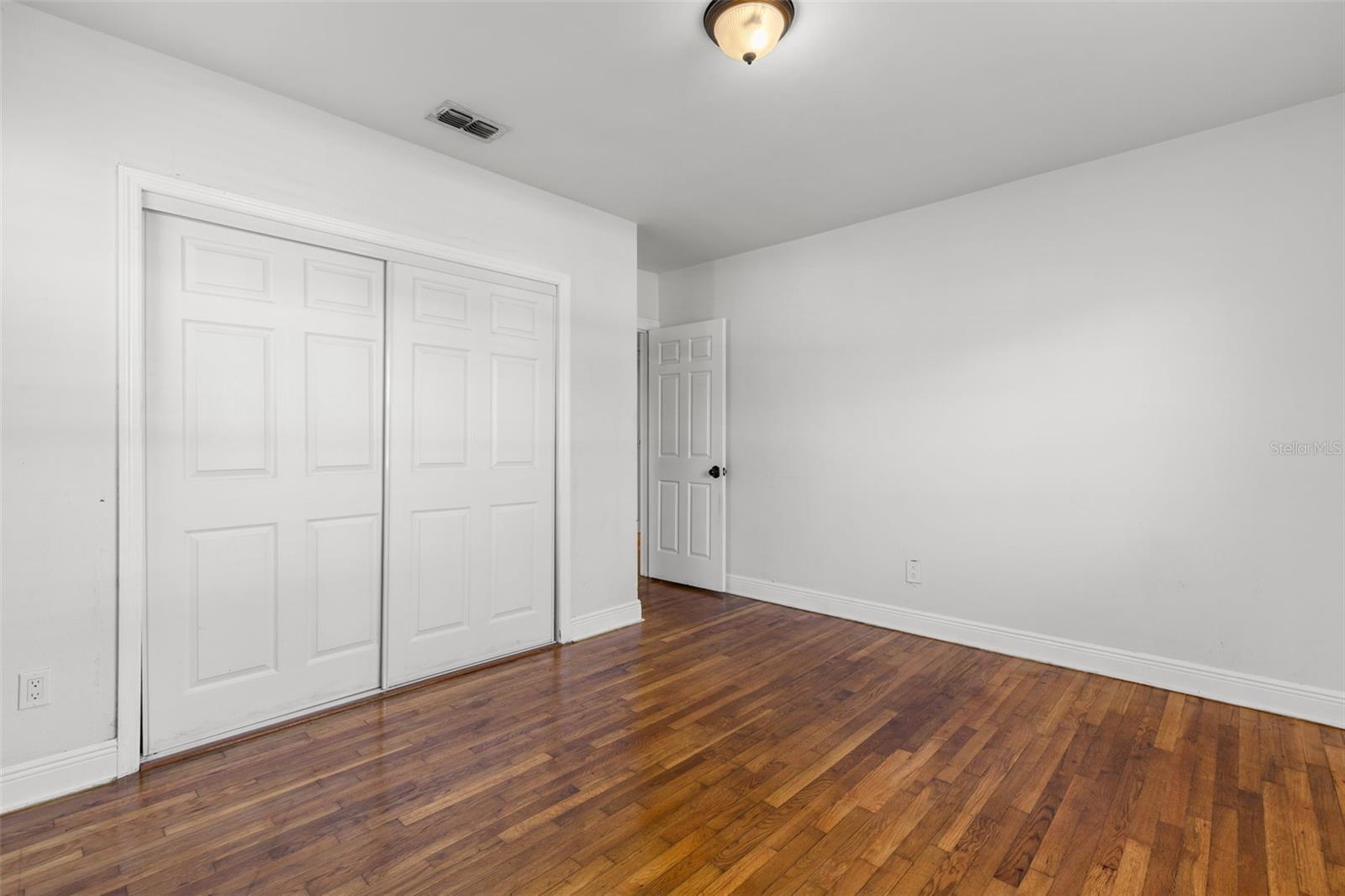 Image 14 of 23 For 1112 Peninsular Street