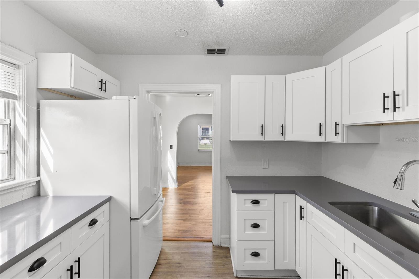 Image 16 of 23 For 1112 Peninsular Street