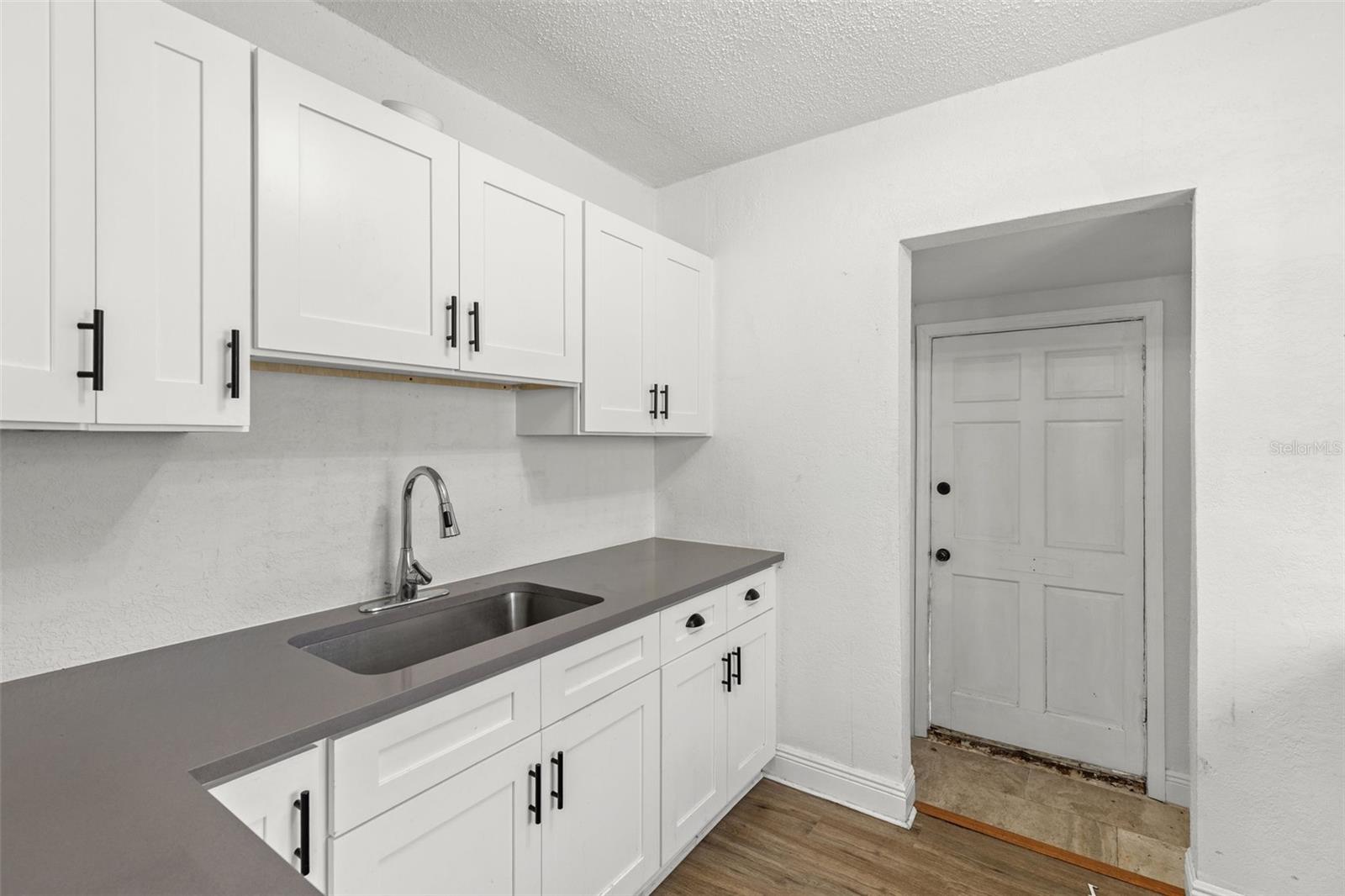 Image 17 of 23 For 1112 Peninsular Street