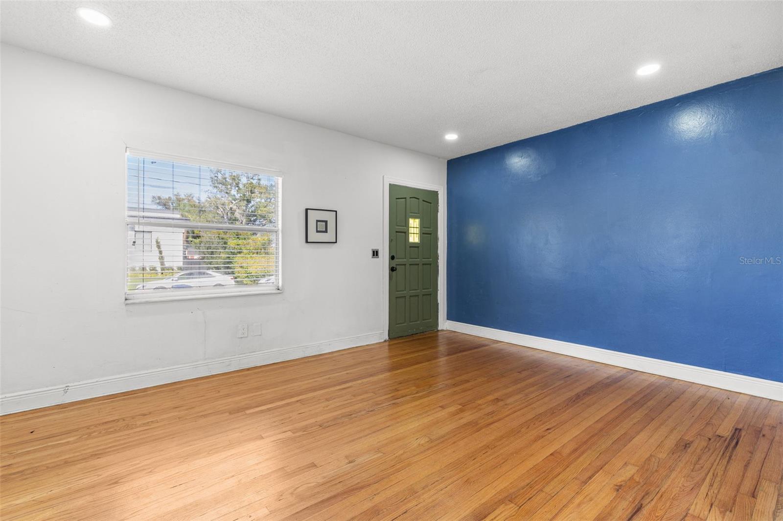 Image 4 of 23 For 1112 Peninsular Street