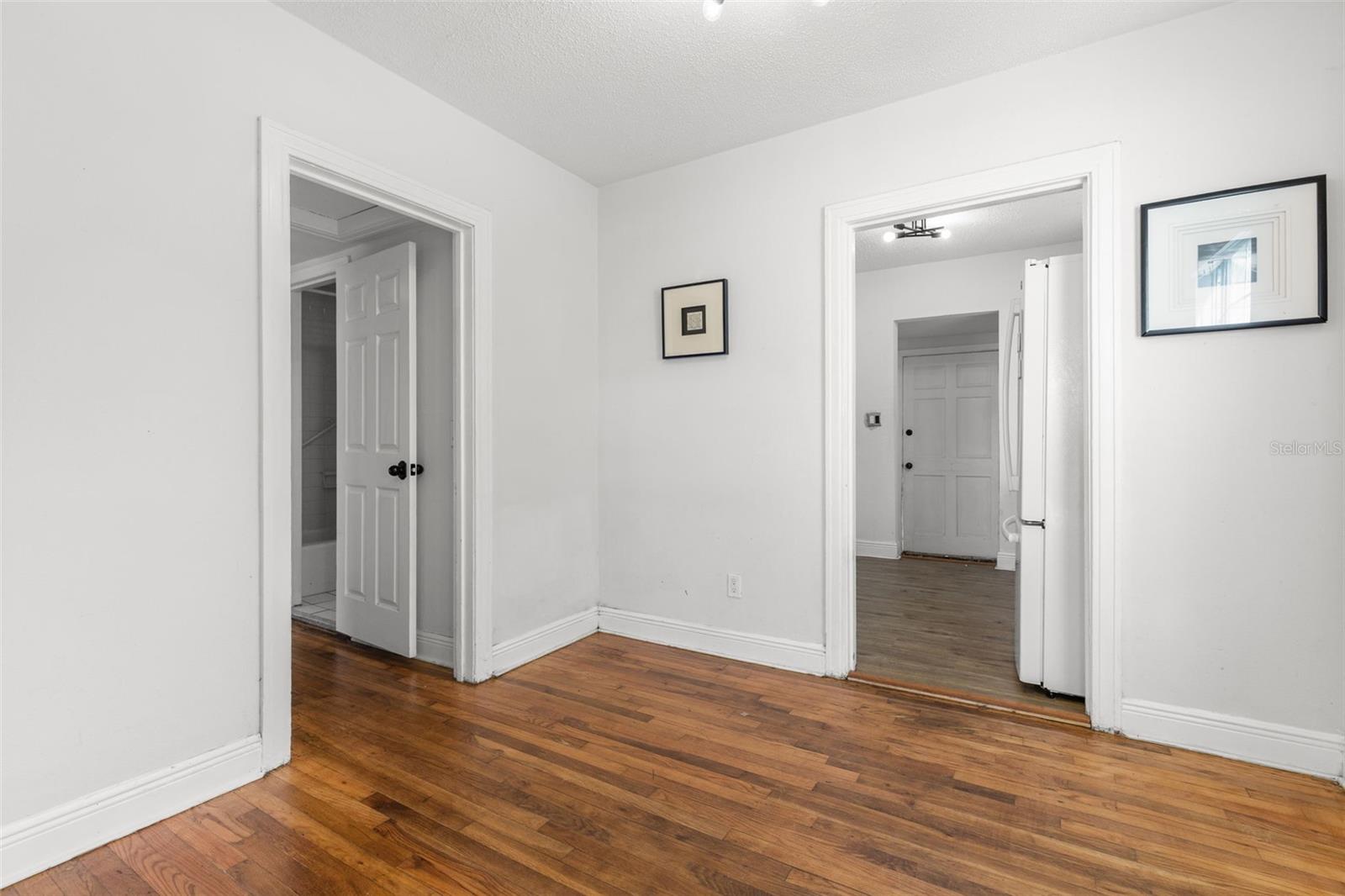 Image 7 of 23 For 1112 Peninsular Street