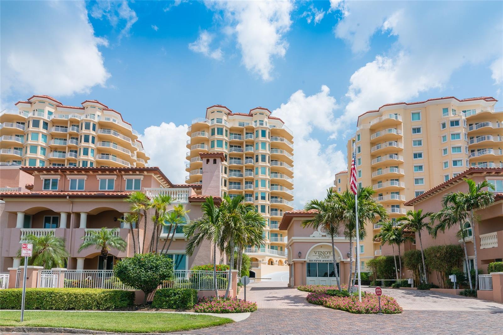 Image 2 of 2 For 555 5th Avenue Ne 511