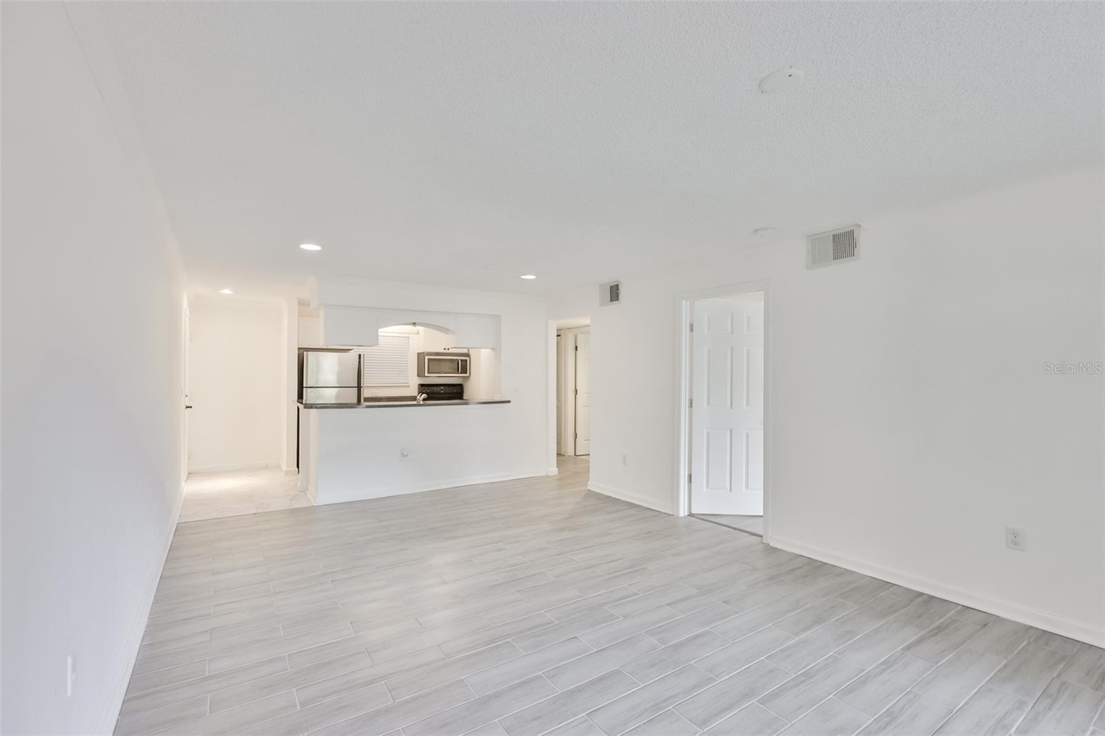 Image 9 of 32 For 2500 Winding Creek Boulevard G106