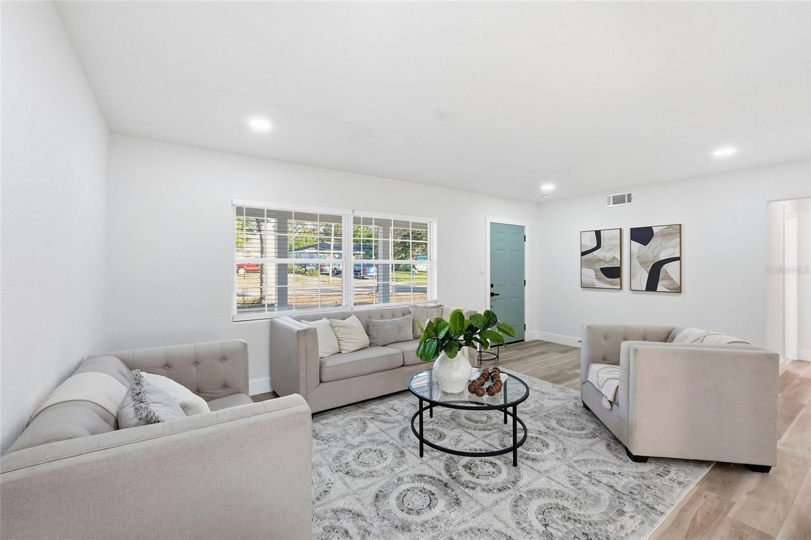 Image 4 of 31 For 1736 Sharondale Drive